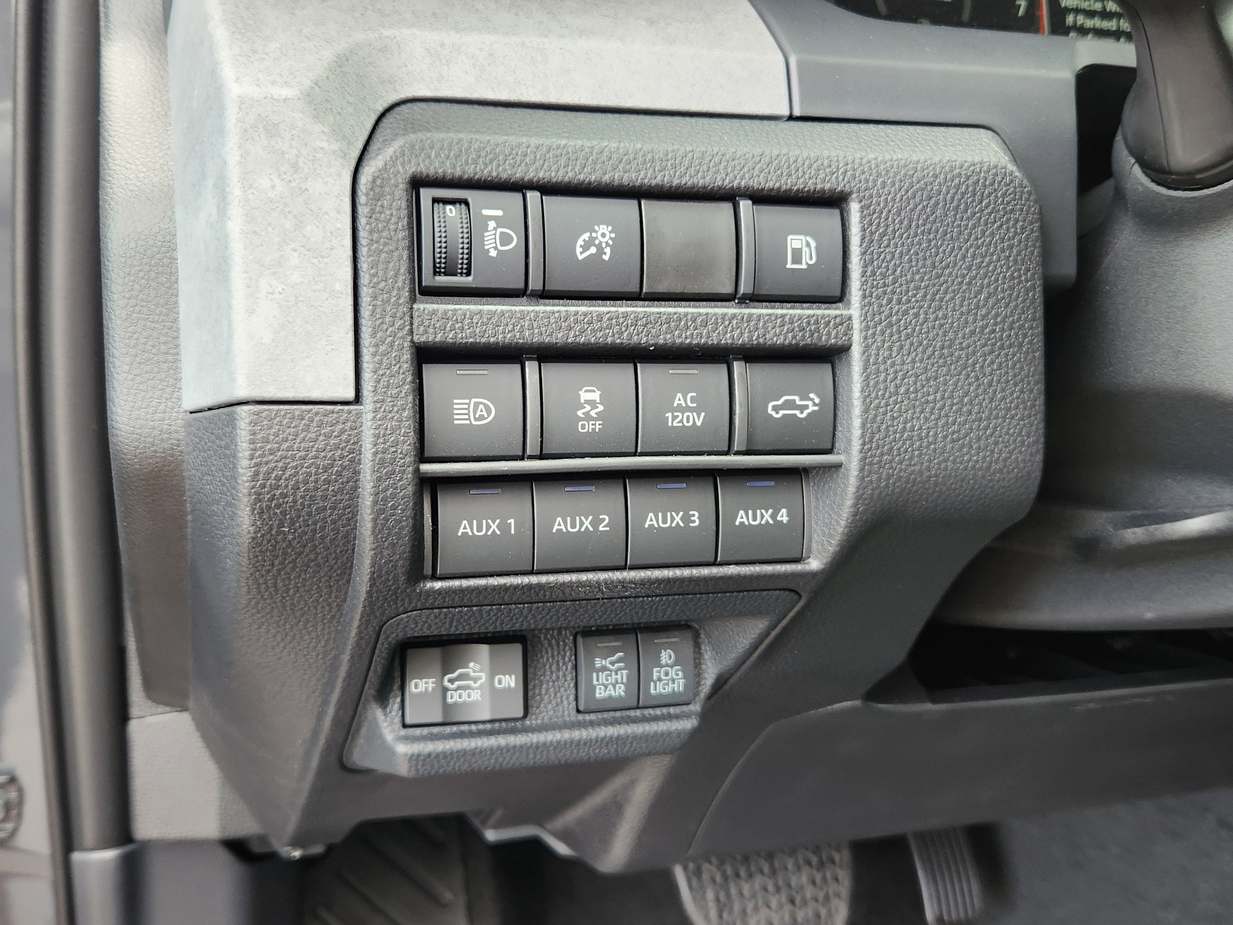 2025 Toyota Tacoma i-FORCE MAX Tacoma Trailhunter