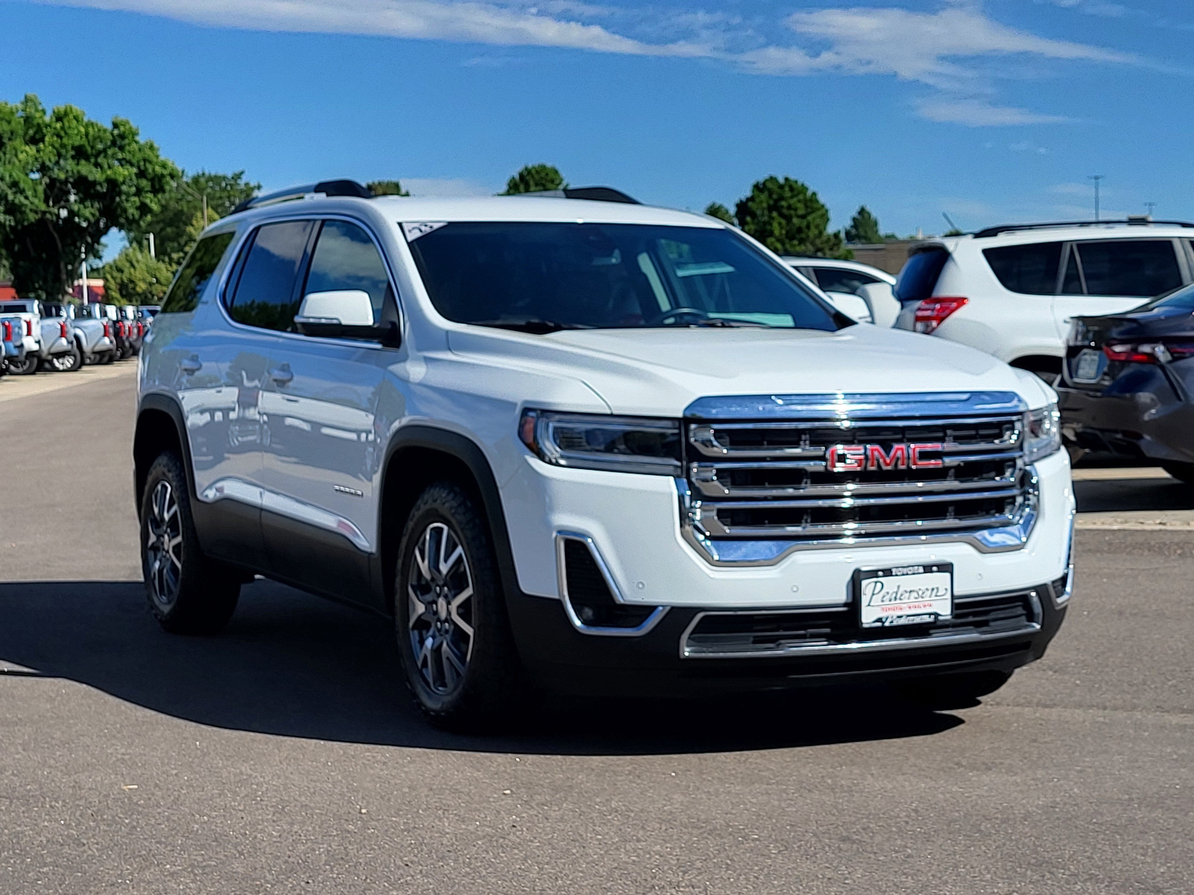 2023 GMC Acadia SLT