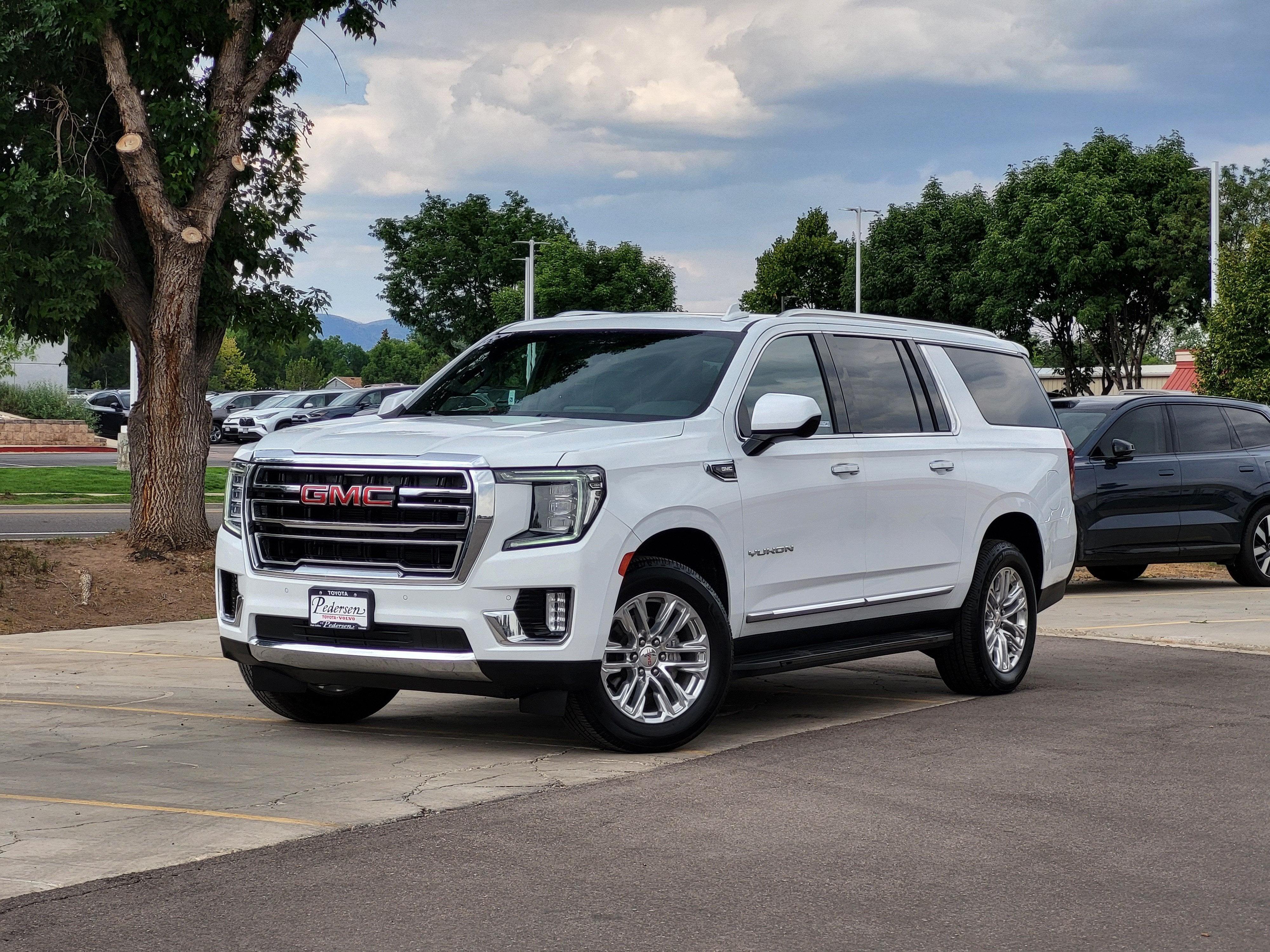 2023 GMC Yukon XL SLT