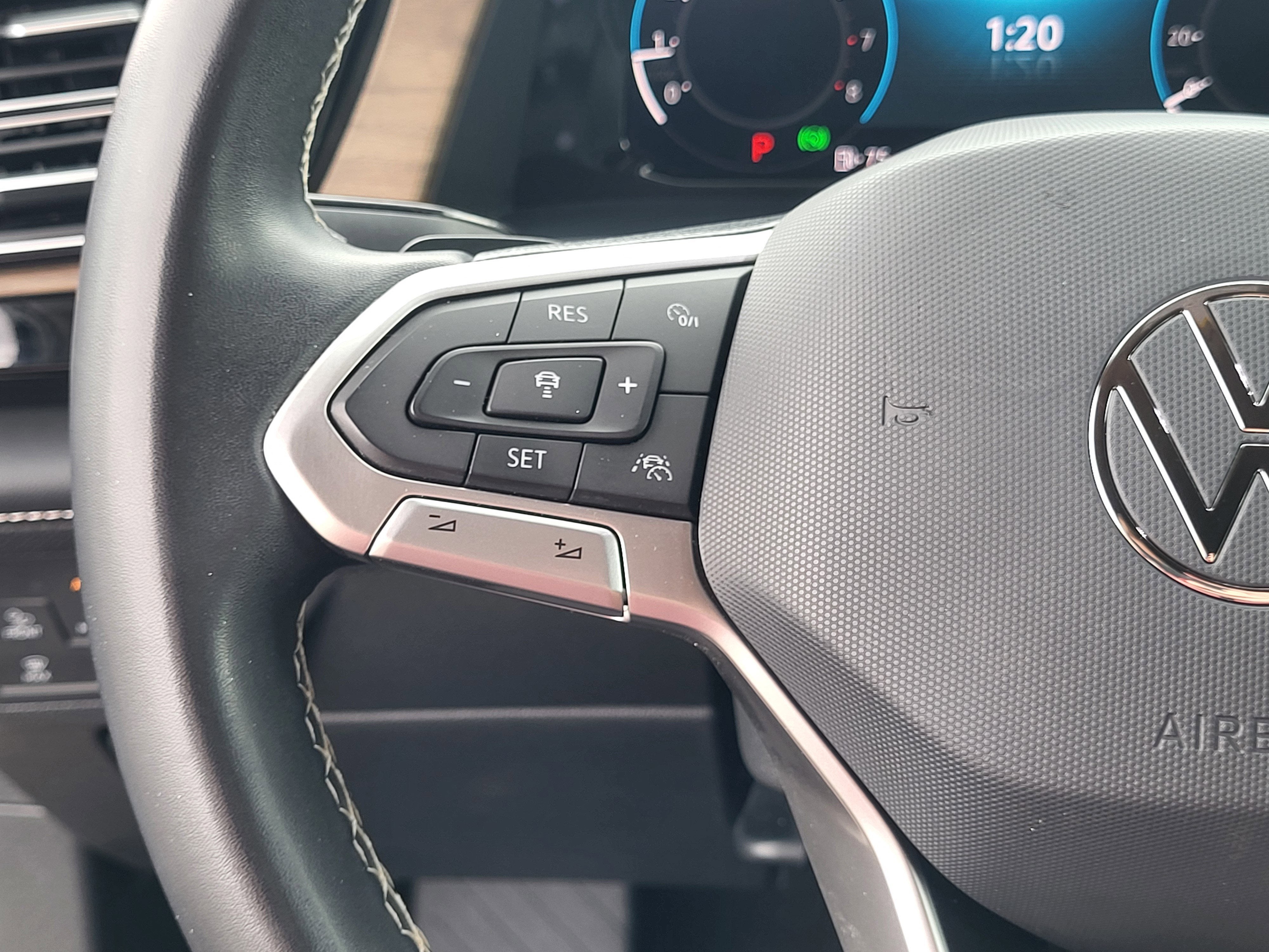2024 Volkswagen Atlas 2.0T SE