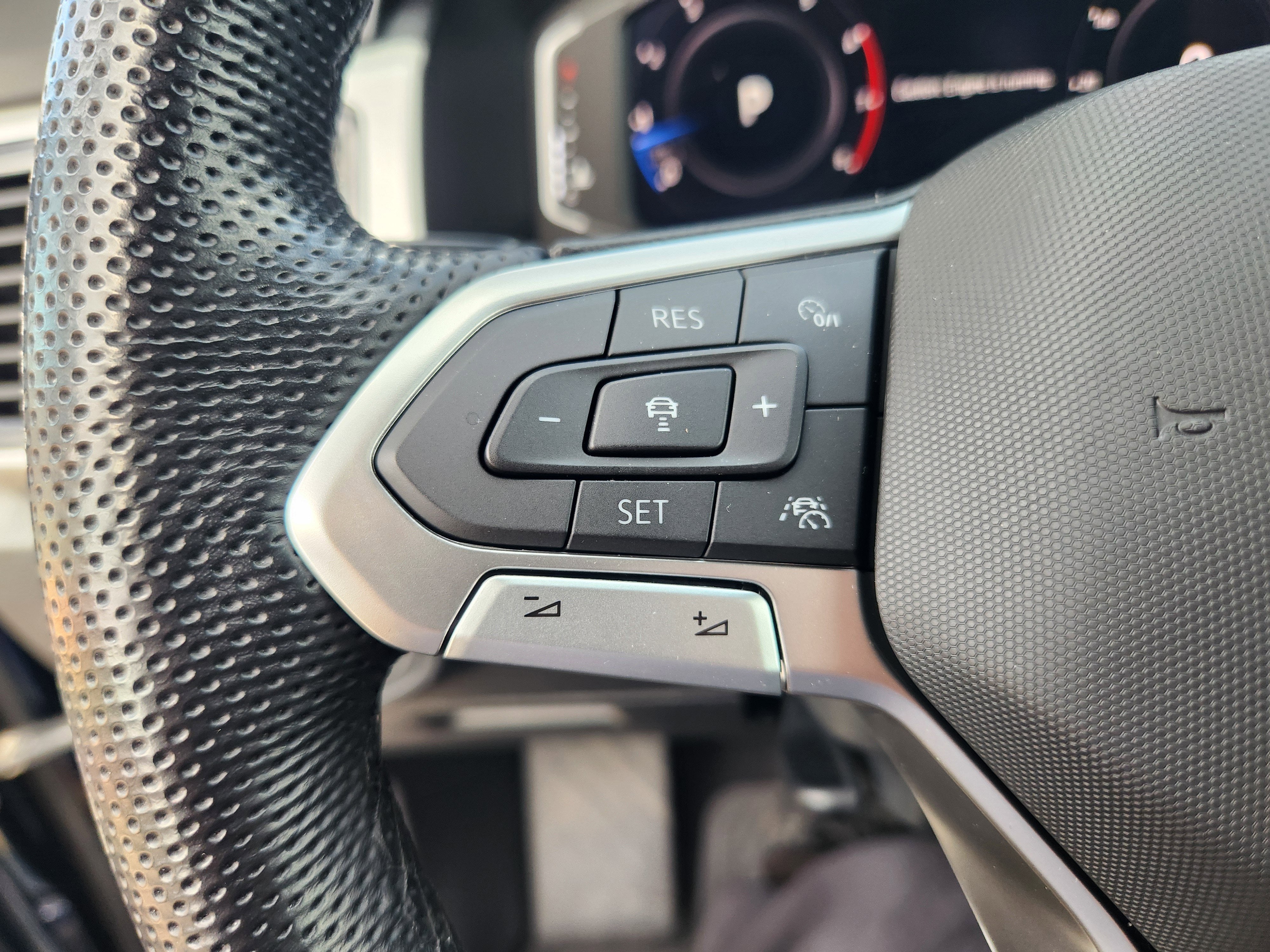 2023 Volkswagen Atlas Cross Sport 3.6L V6 SEL Premium R-Line