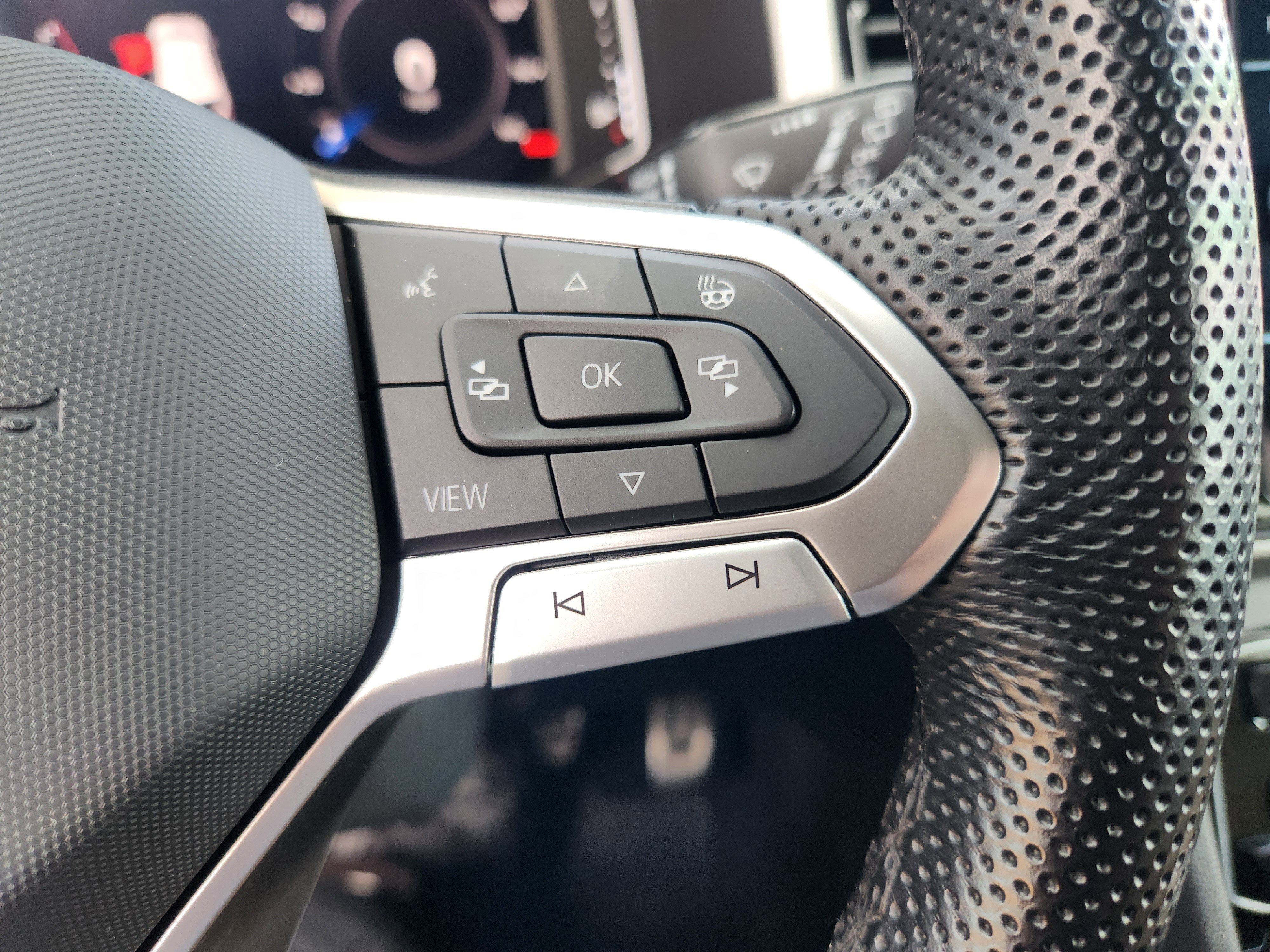 2023 Volkswagen Atlas Cross Sport 3.6L V6 SEL Premium R-Line