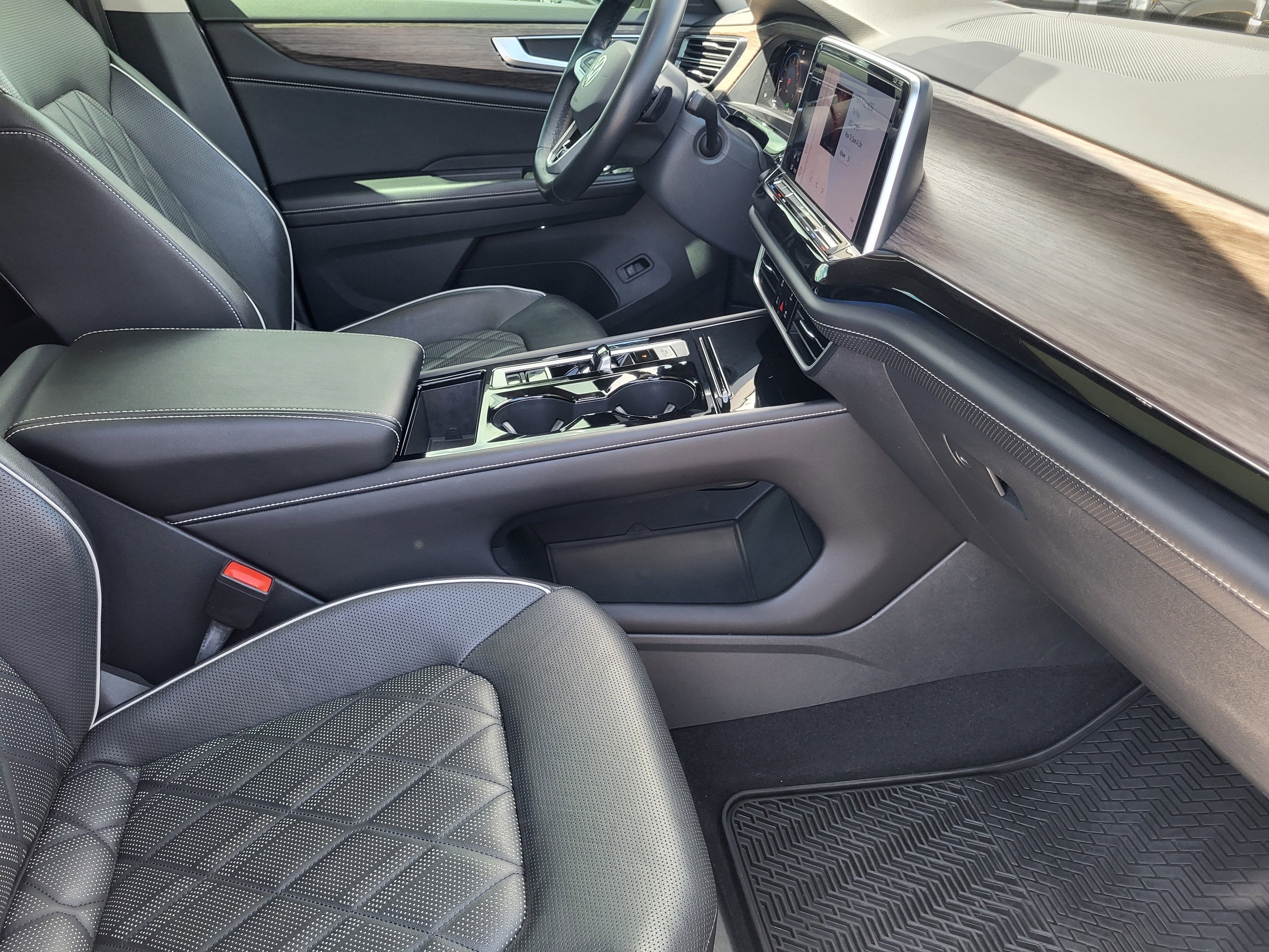 2024 Volkswagen Atlas 2.0T SEL Premium R-Line
