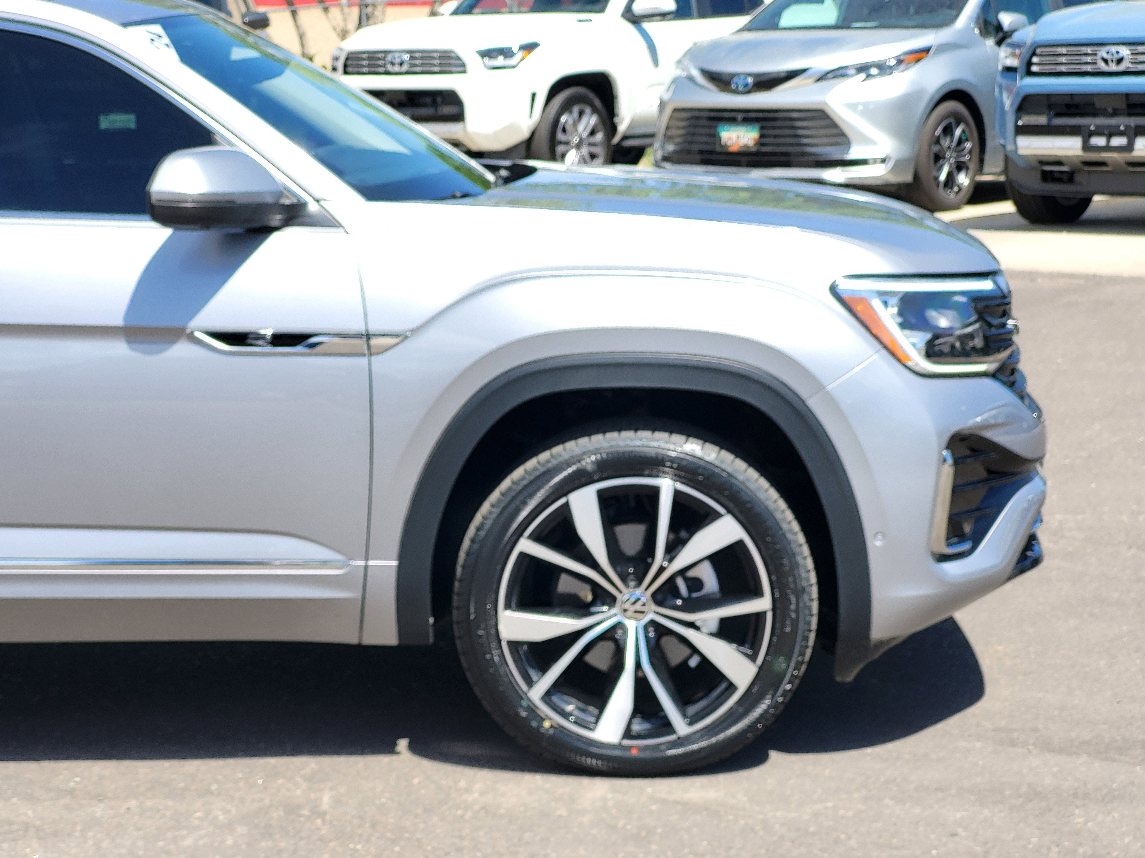 2024 Volkswagen Atlas 2.0T SEL Premium R-Line