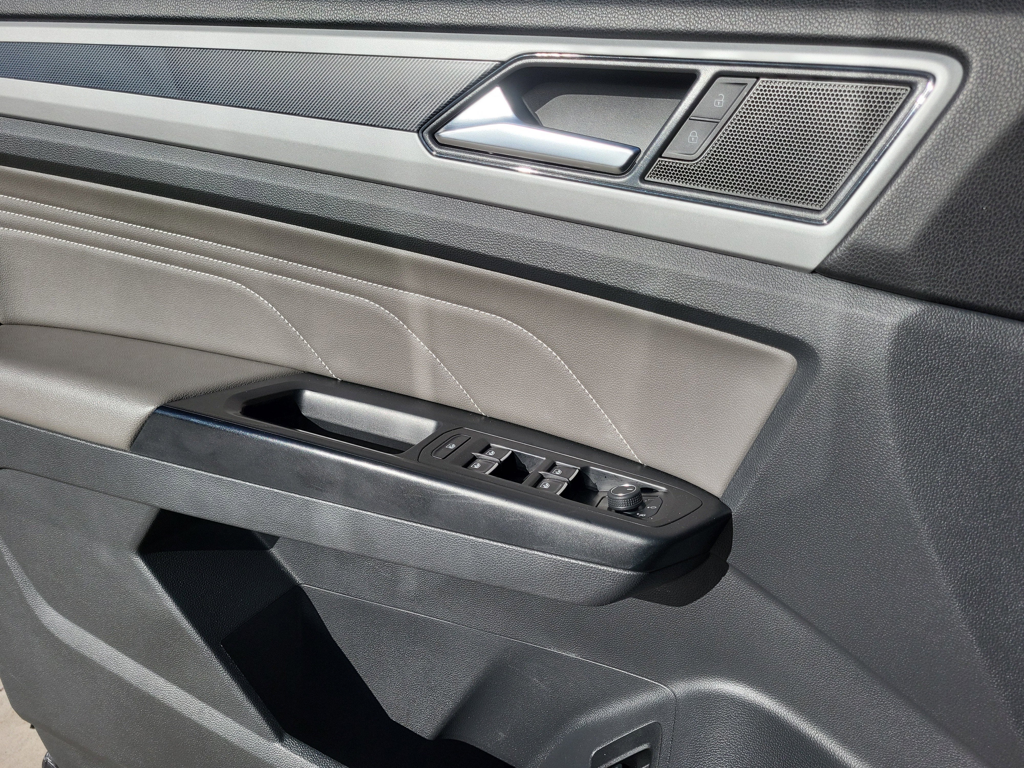 2021 Volkswagen Atlas Cross Sport 3.6L V6 SE w/Technology R-Line