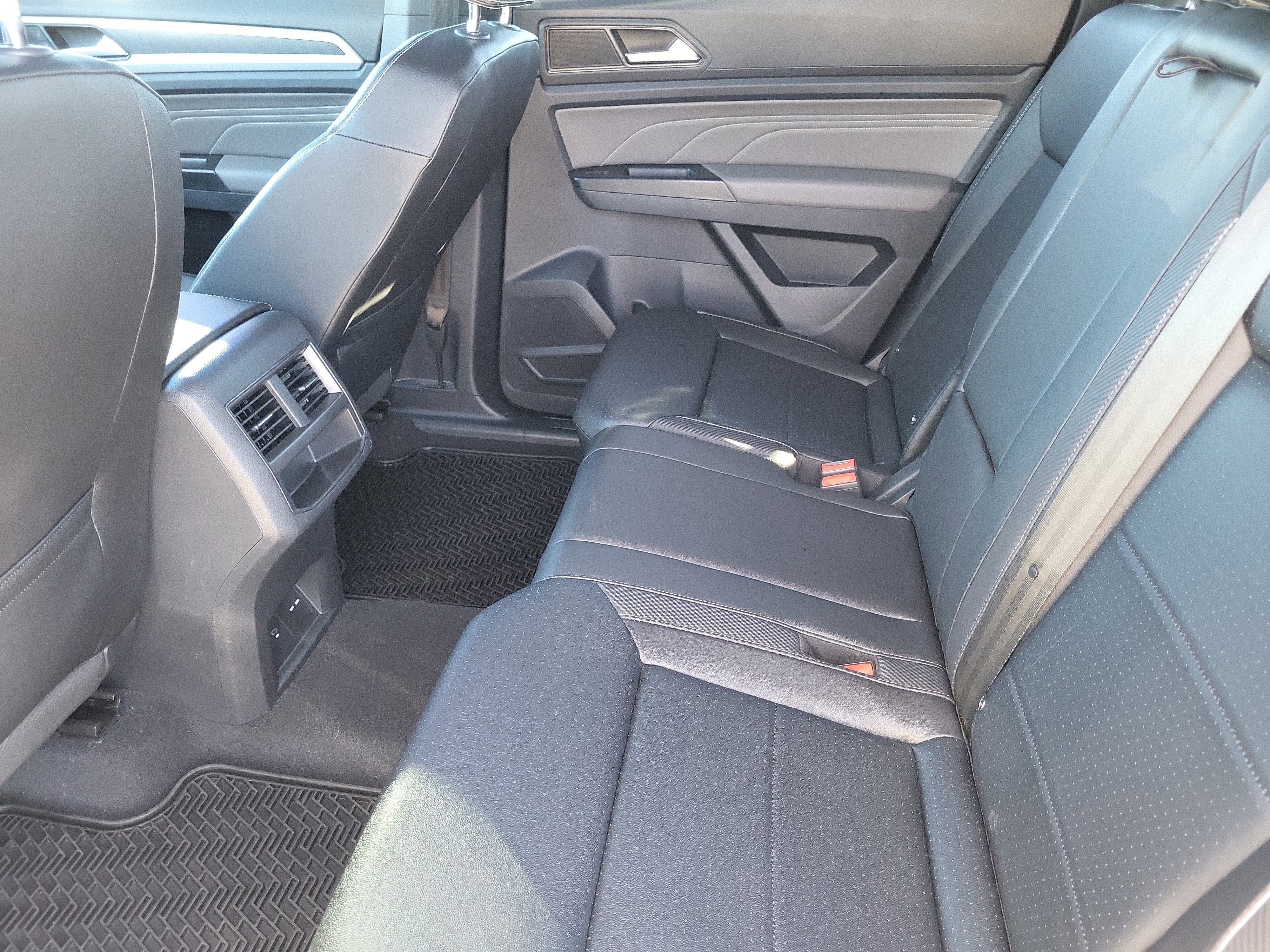 2021 Volkswagen Atlas Cross Sport 3.6L V6 SE w/Technology R-Line