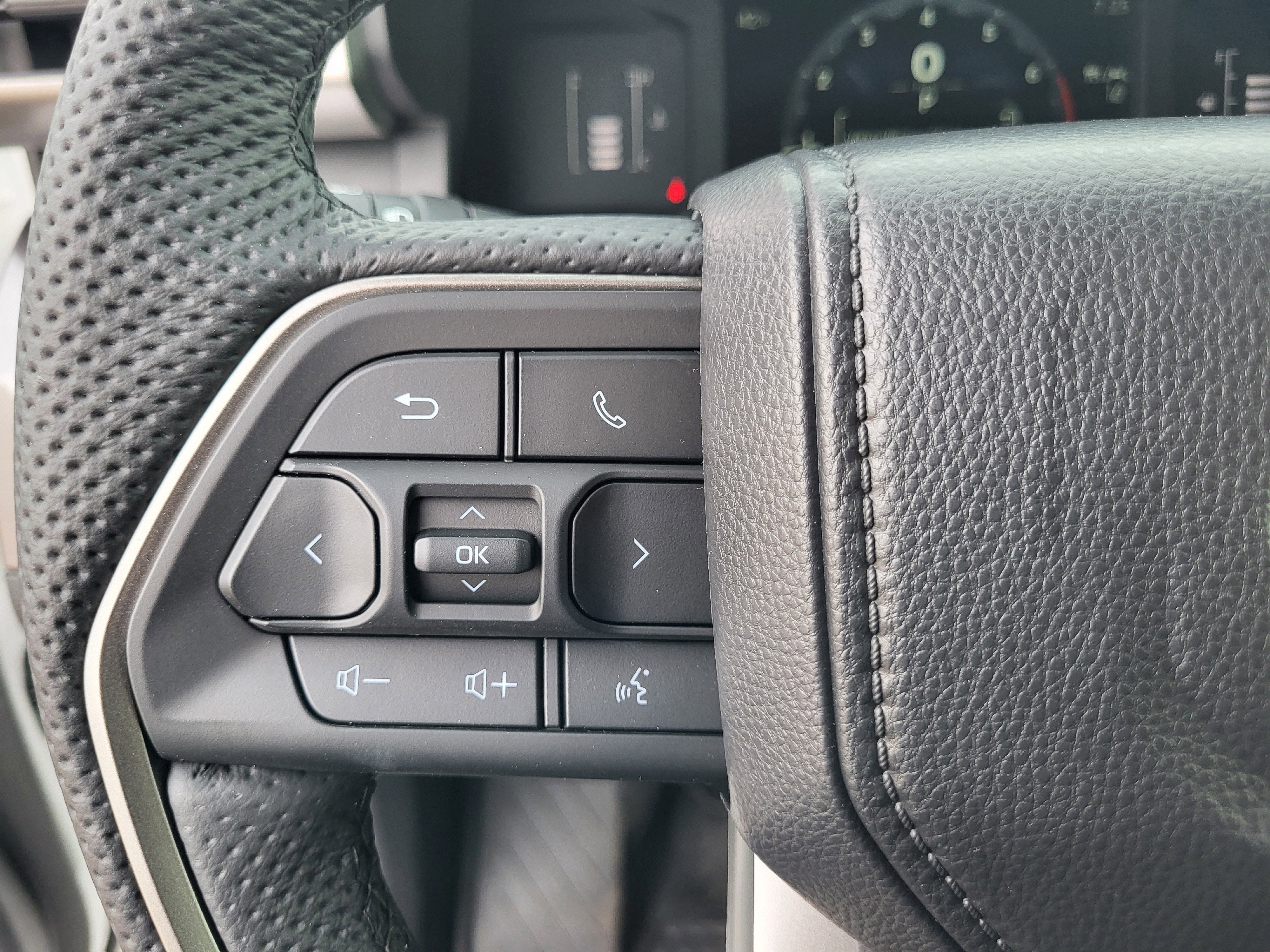 2025 Toyota Tacoma 4WD SR5