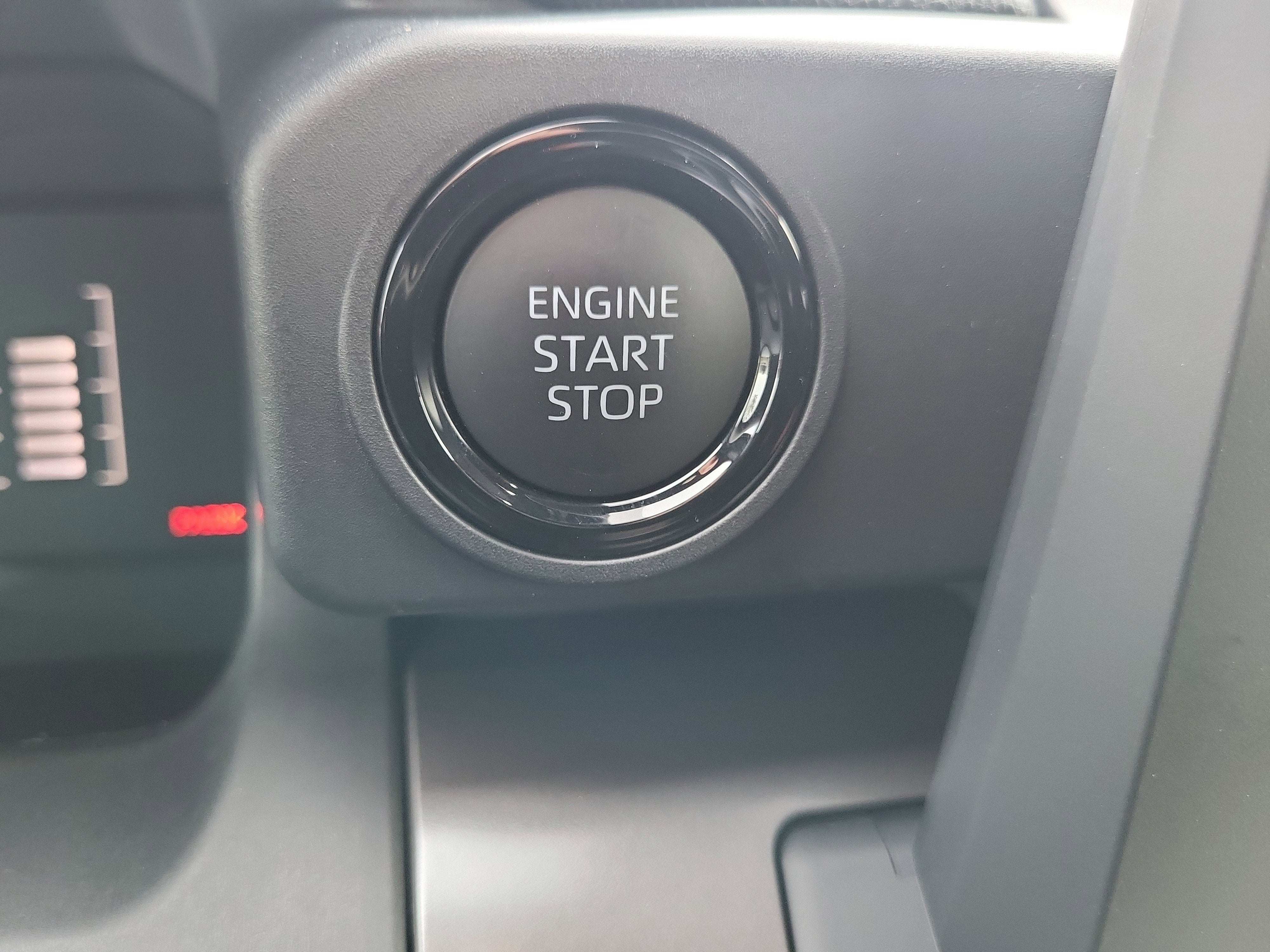 2025 Toyota Tacoma 4WD SR5