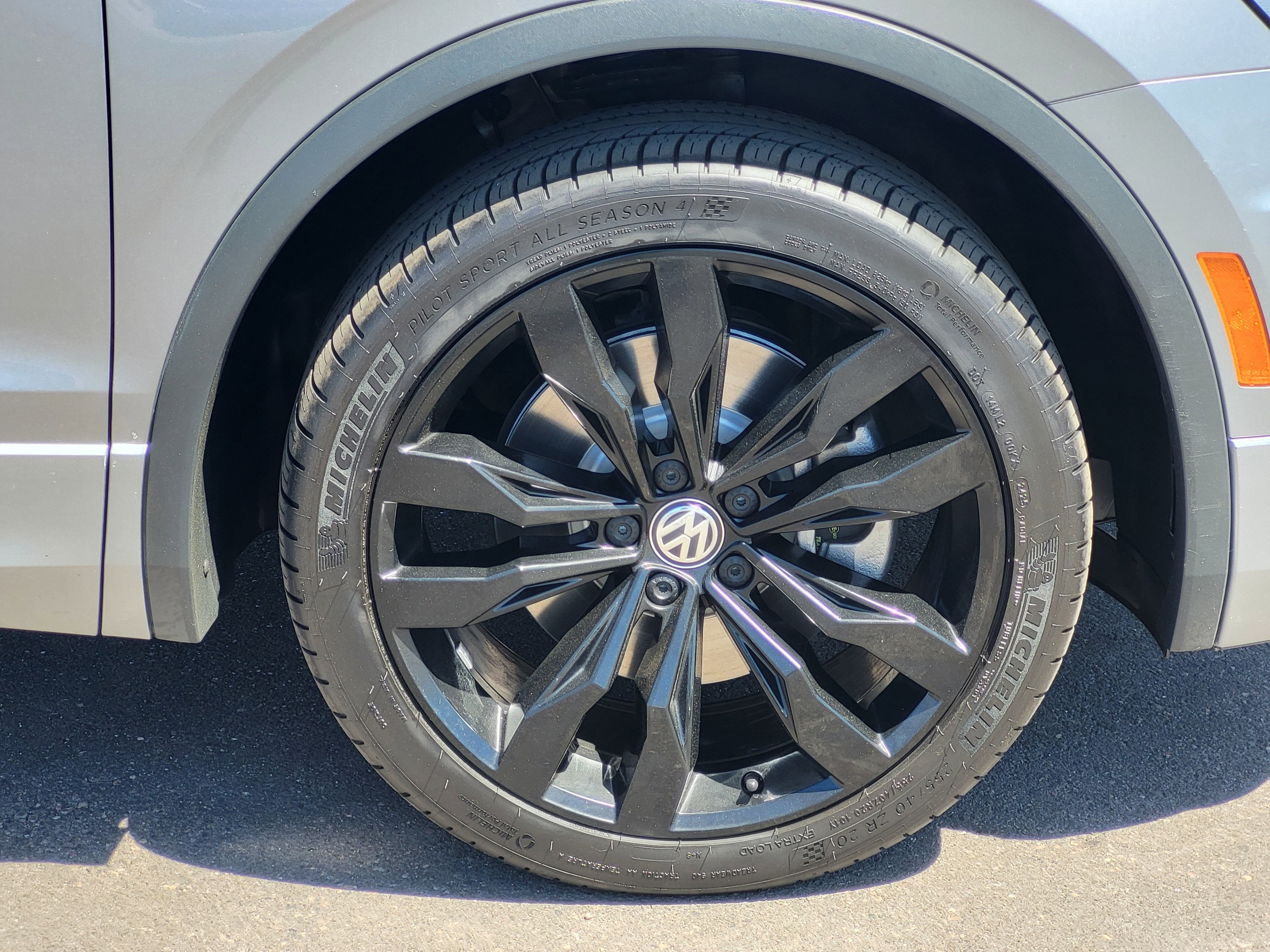 2021 Volkswagen Tiguan 2.0T SE R-Line Black