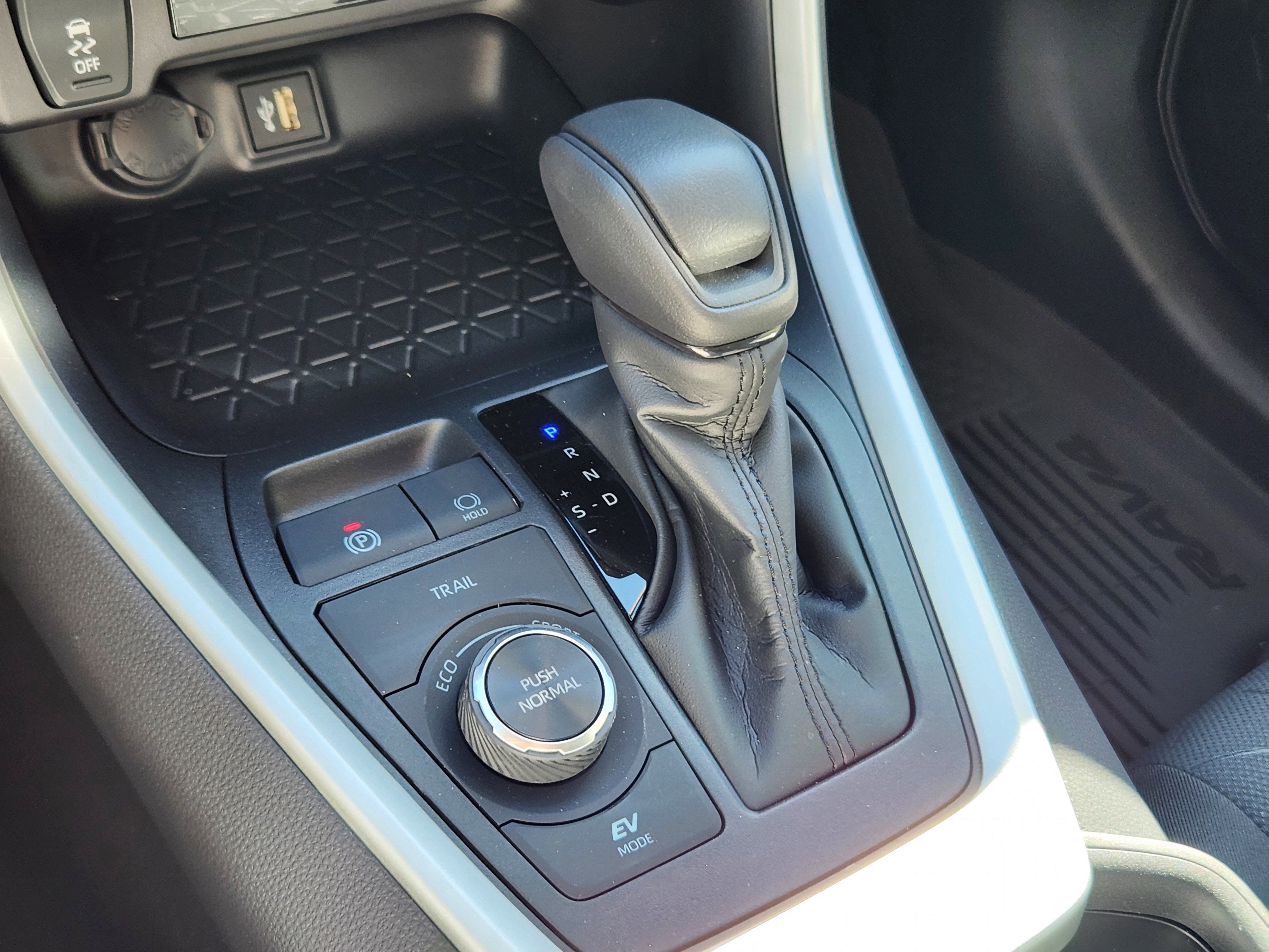 2025 Toyota RAV4 hybrid XLE XLE