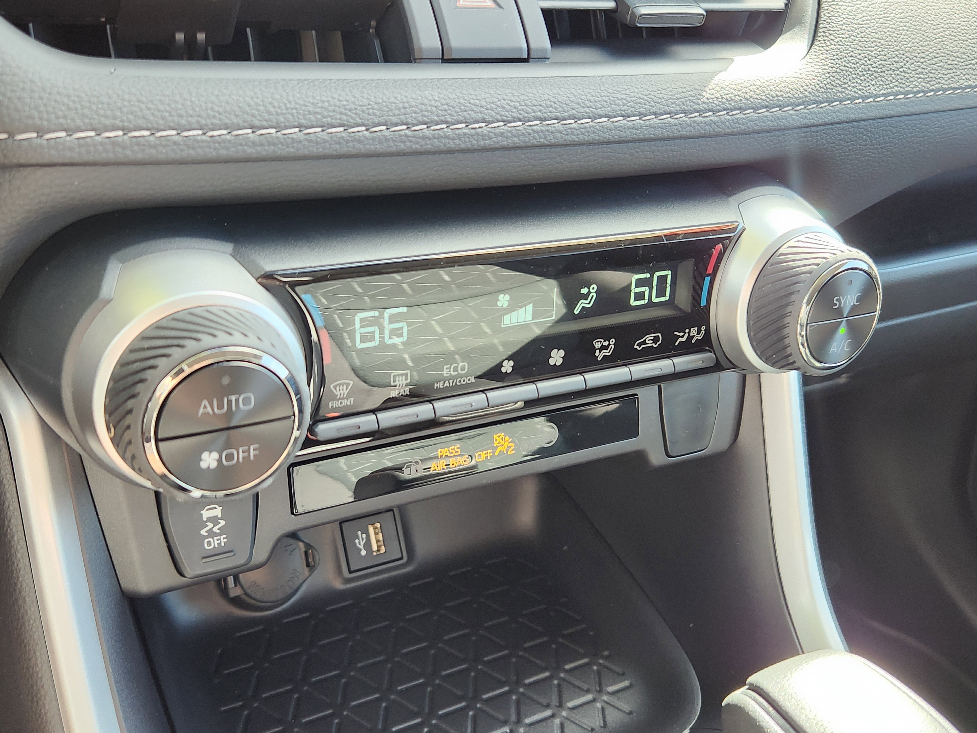 2025 Toyota RAV4 Hybrid XLE XLE