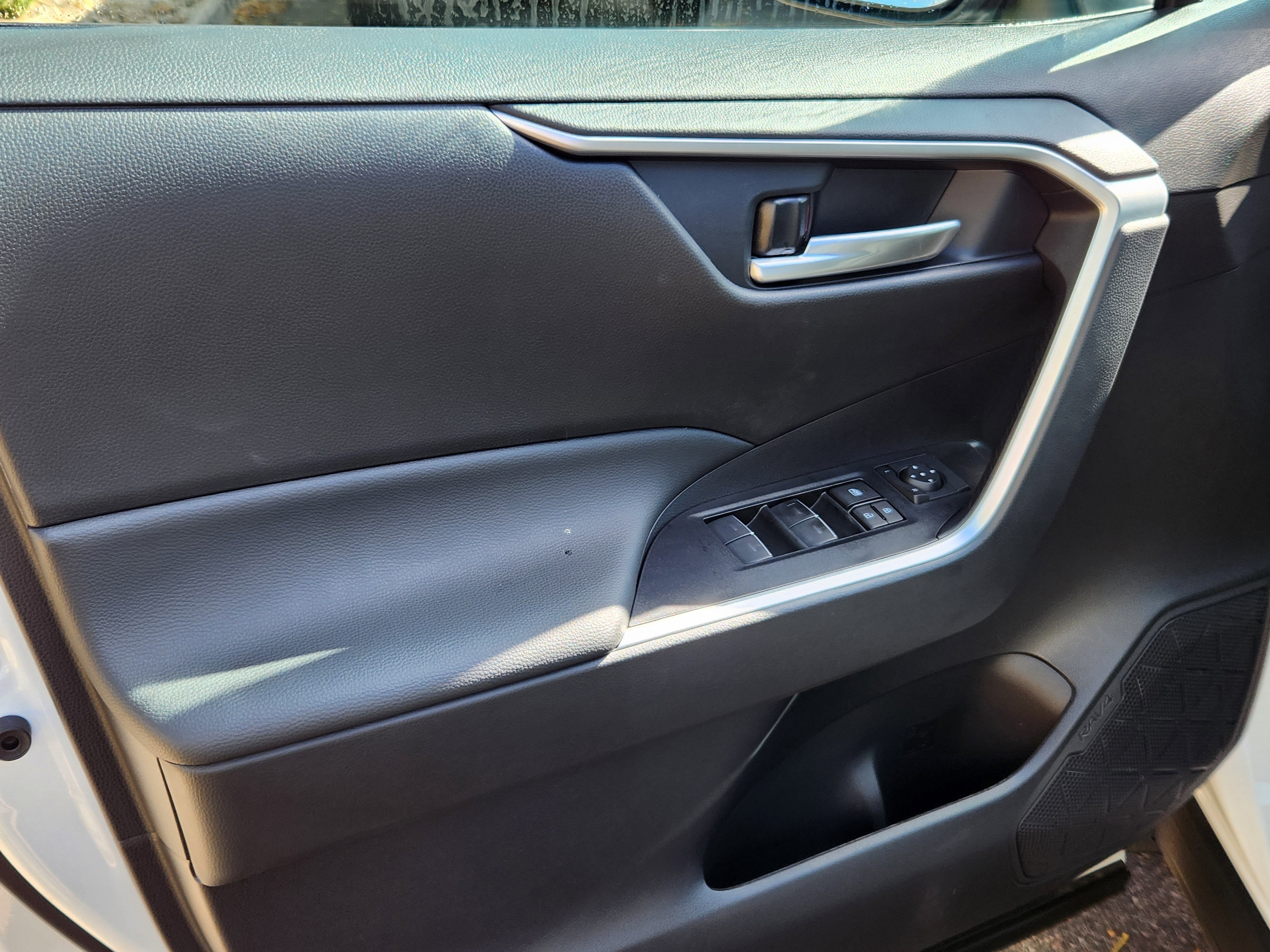 2025 Toyota RAV4 Hybrid XLE XLE