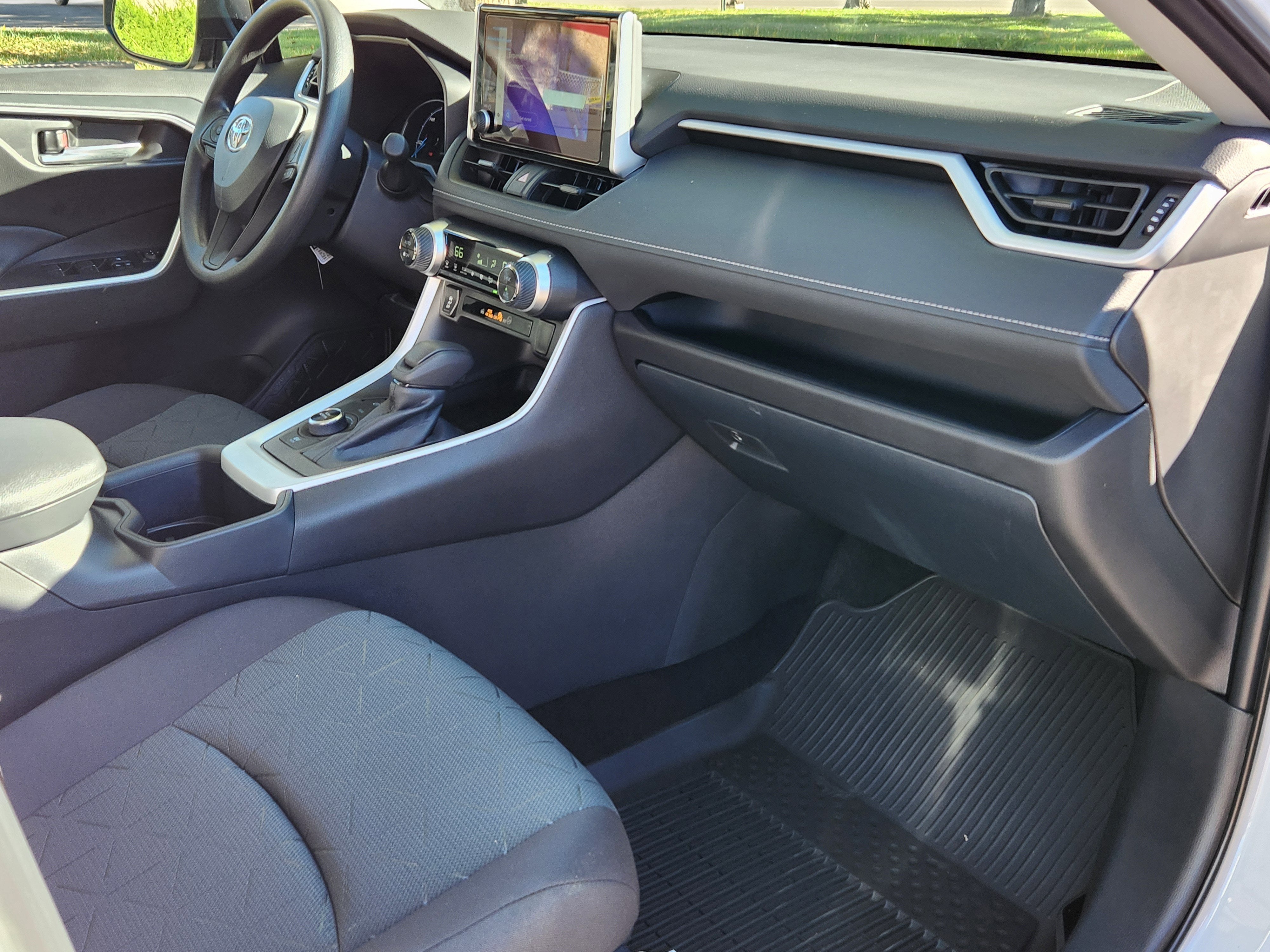 2025 Toyota RAV4 Hybrid XLE XLE