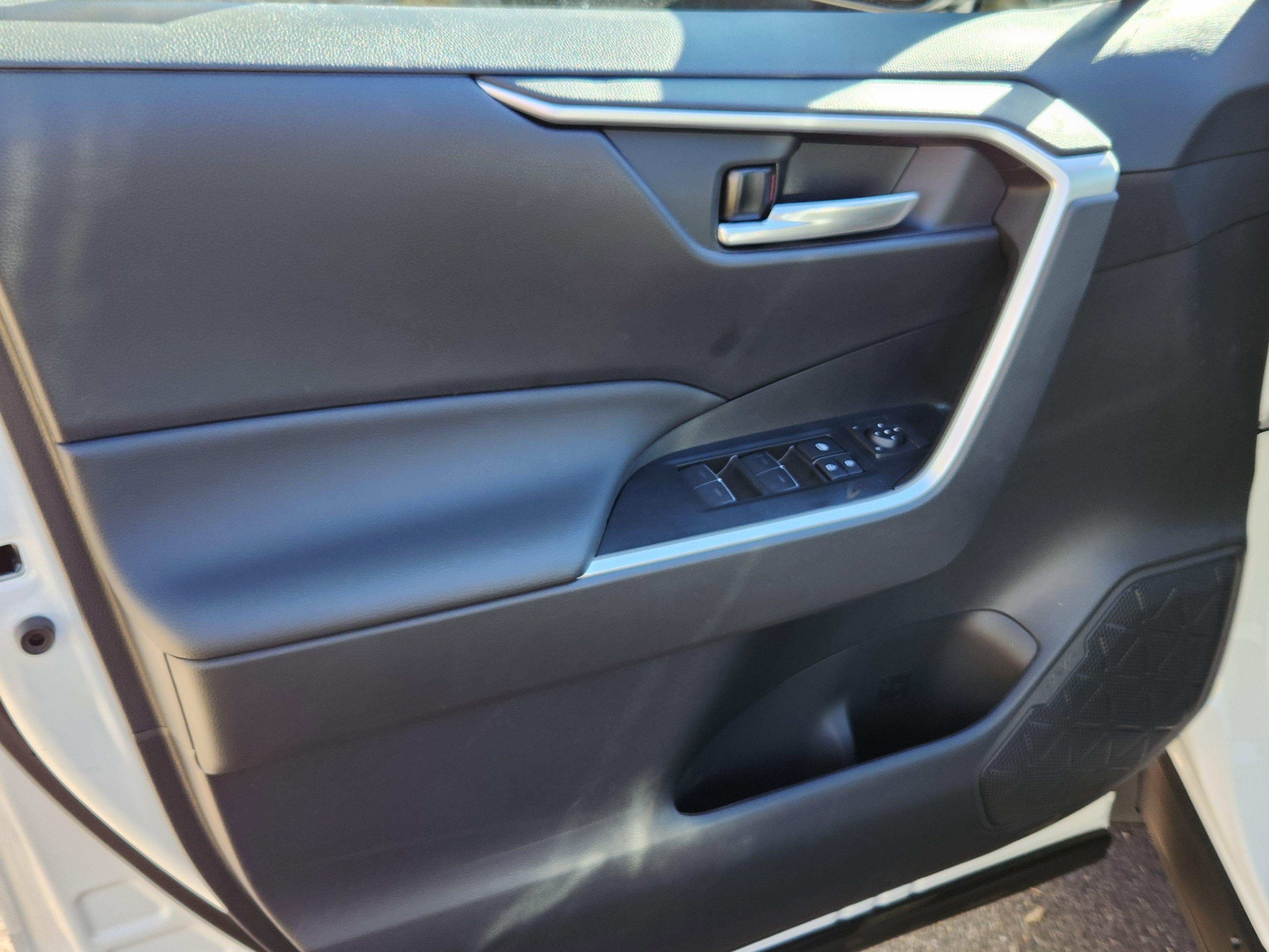 2025 Toyota RAV4 Hybrid XLE XLE