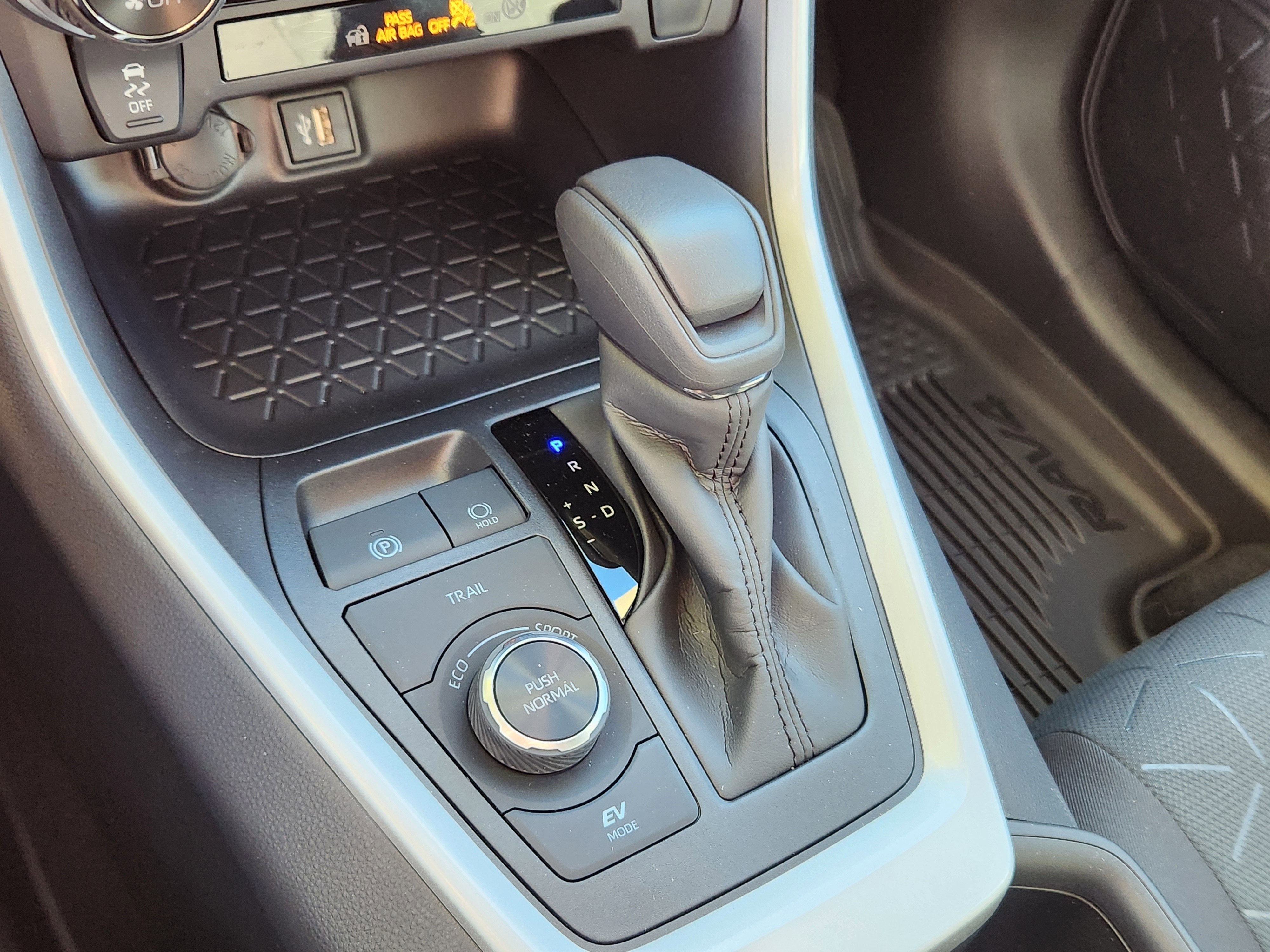 2025 Toyota RAV4 Hybrid XLE XLE