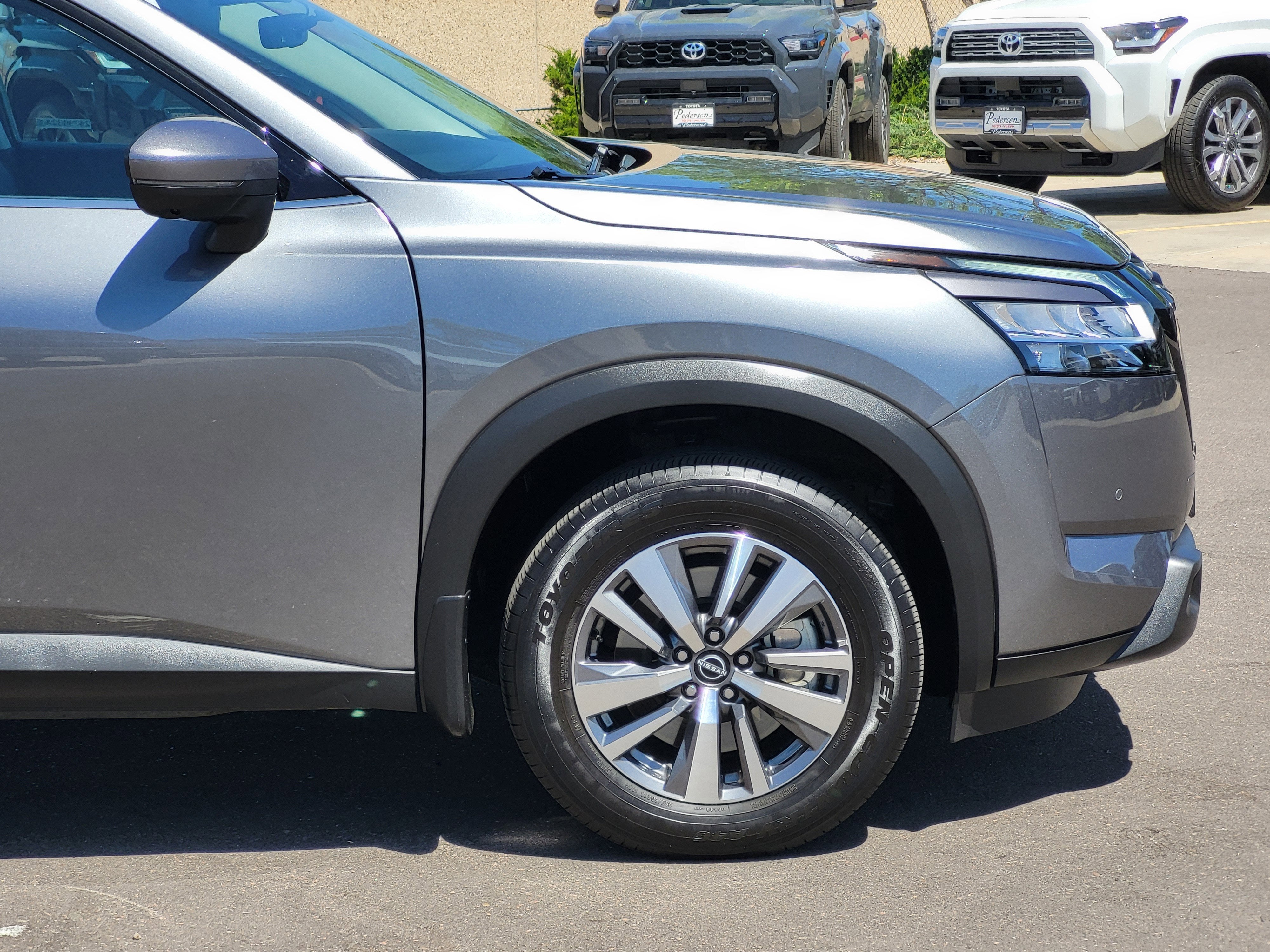 2024 Nissan Pathfinder SL