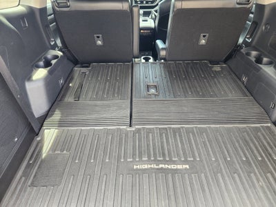 2022 Toyota Highlander Hybrid Platinum