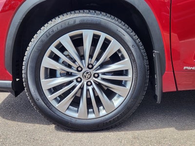 2022 Toyota Highlander Hybrid Platinum
