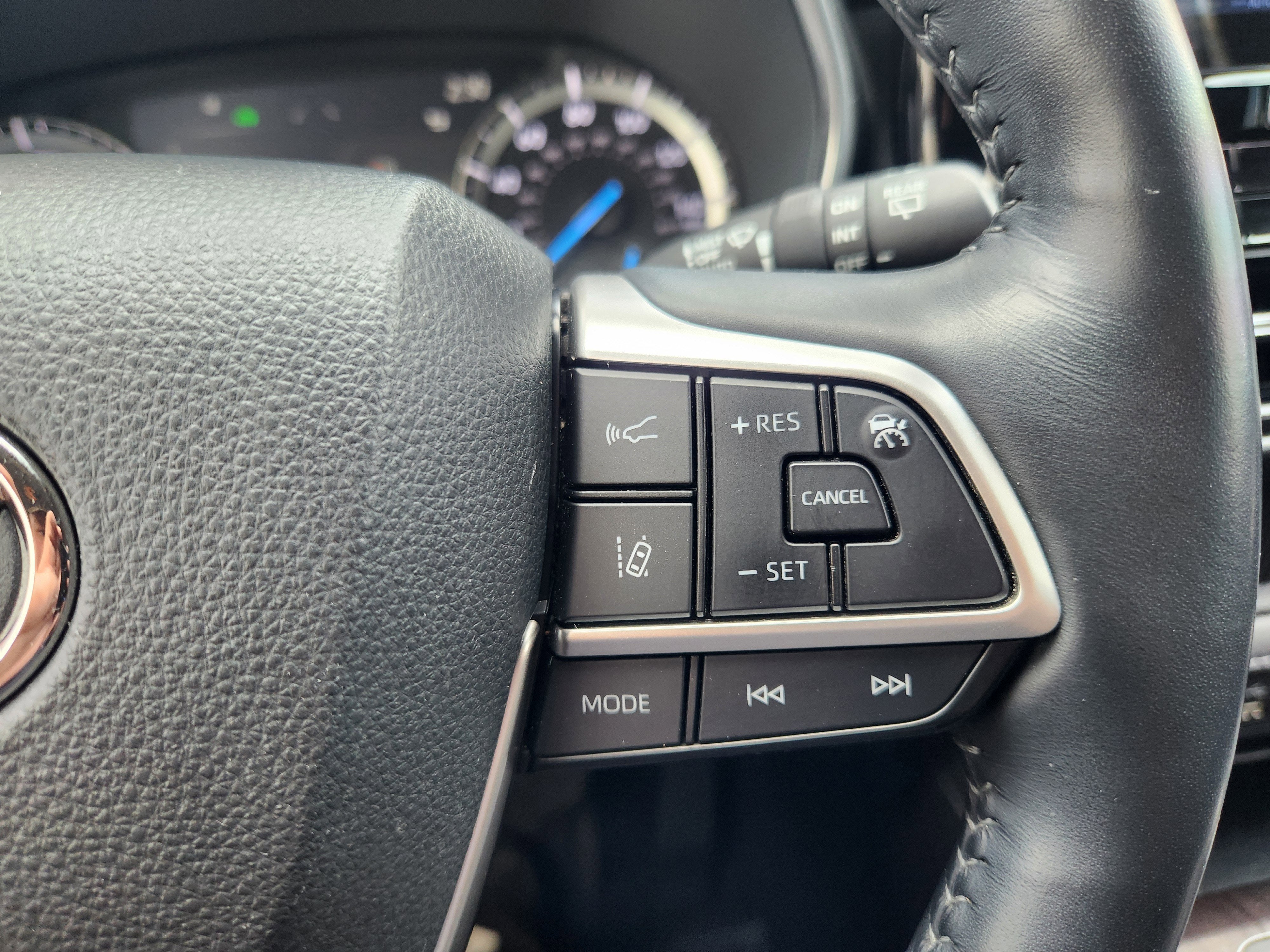2022 Toyota Highlander Hybrid Platinum