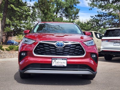 2022 Toyota Highlander Hybrid Platinum