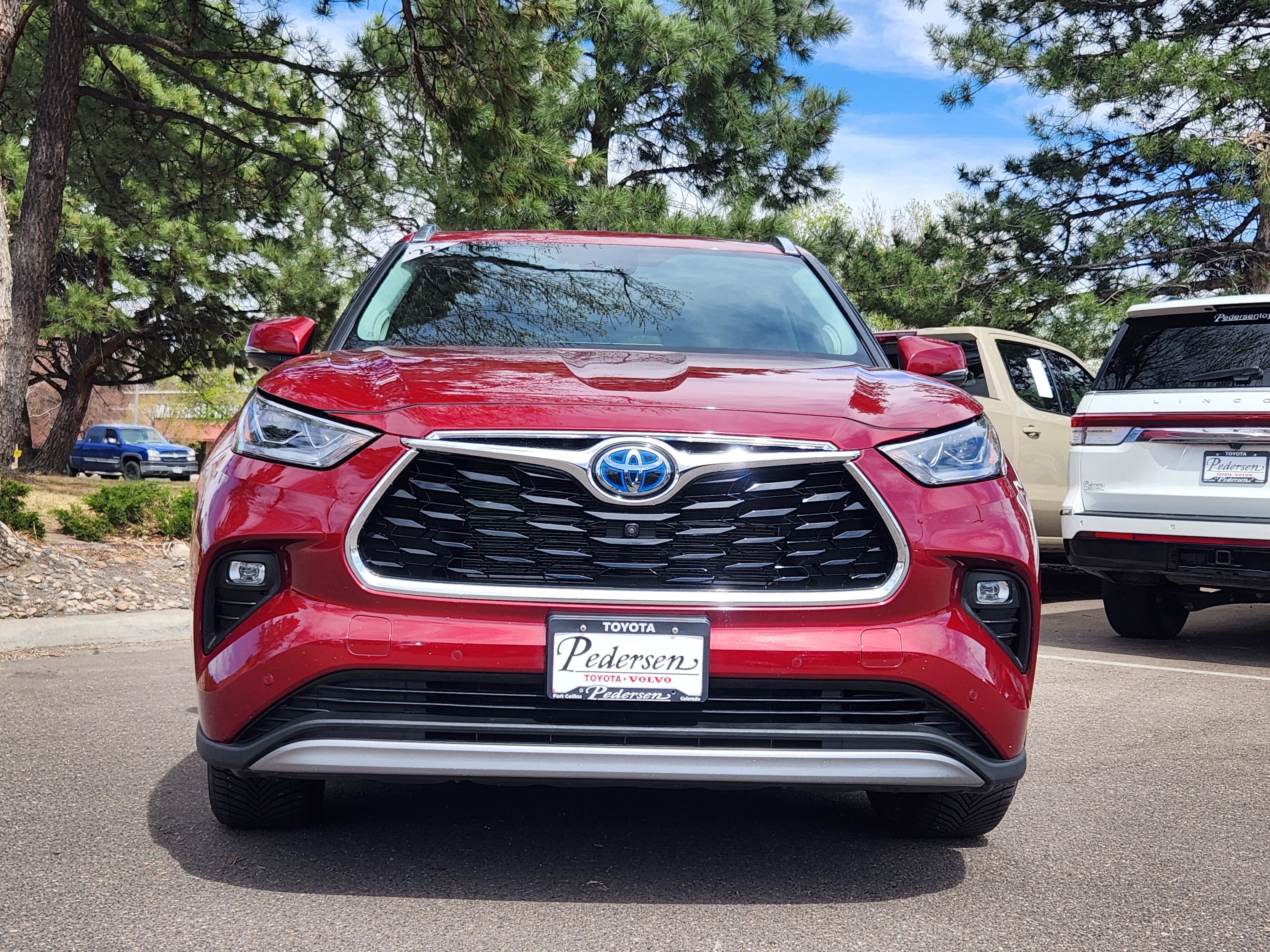 2022 Toyota Highlander Hybrid Platinum