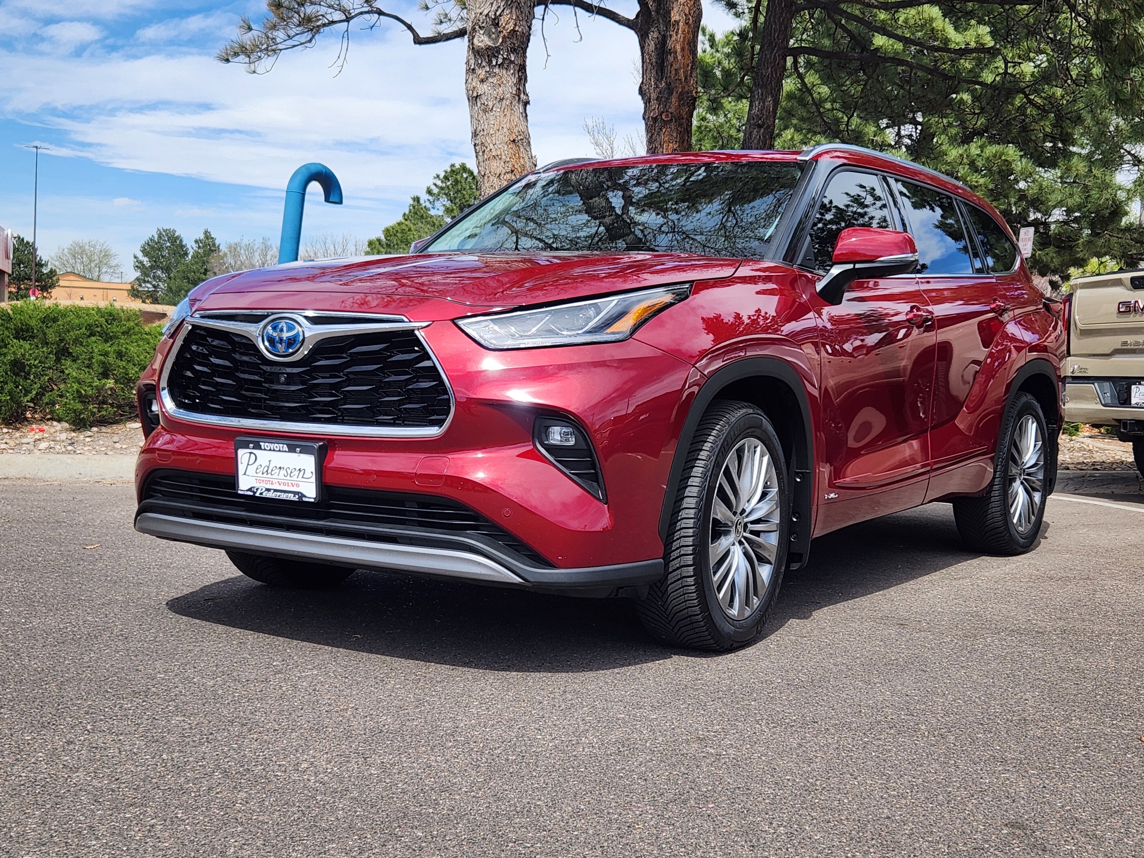 2022 Toyota Highlander Hybrid Platinum