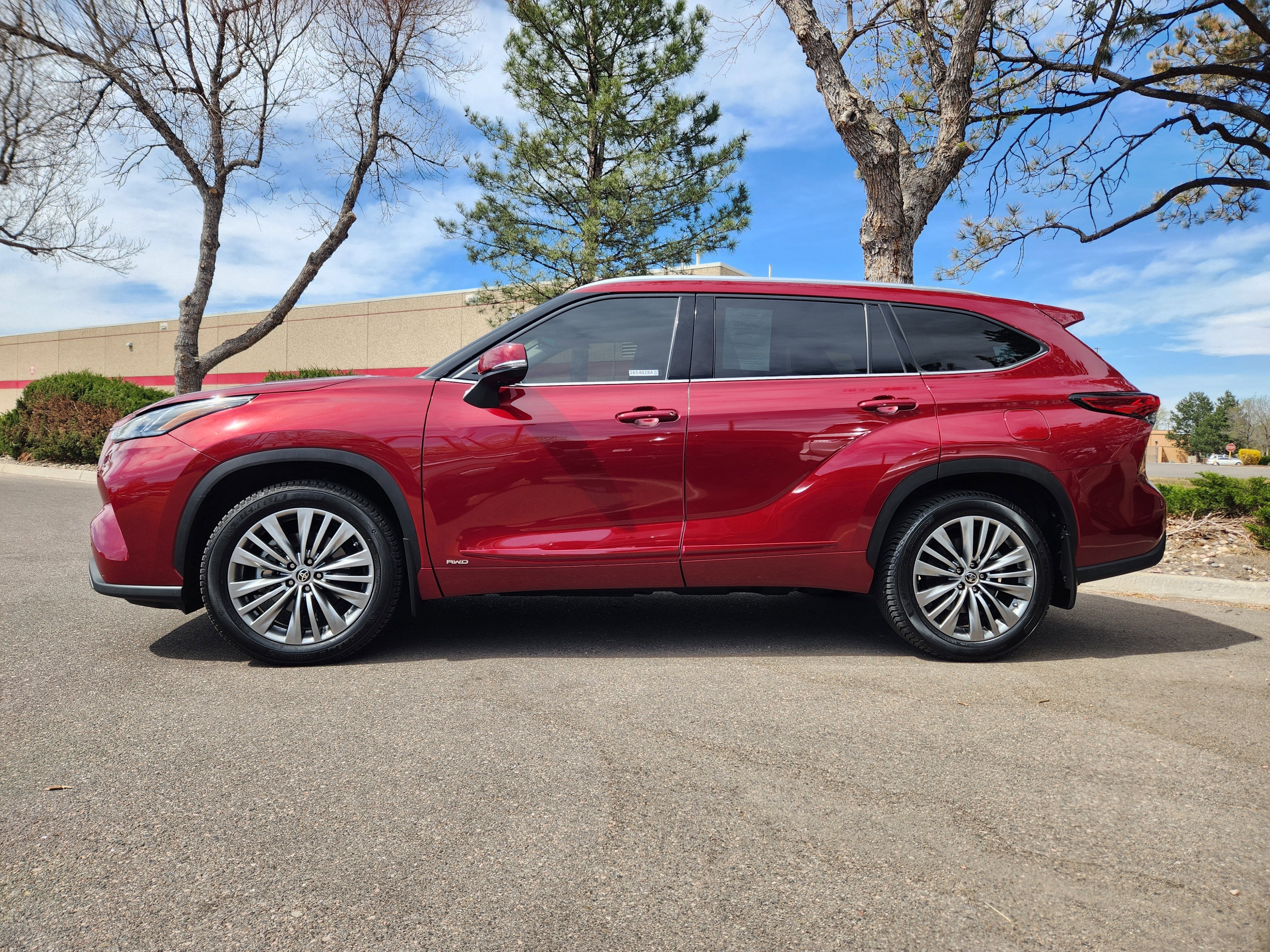 2022 Toyota Highlander Hybrid Platinum