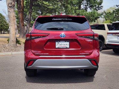 2022 Toyota Highlander Hybrid Platinum