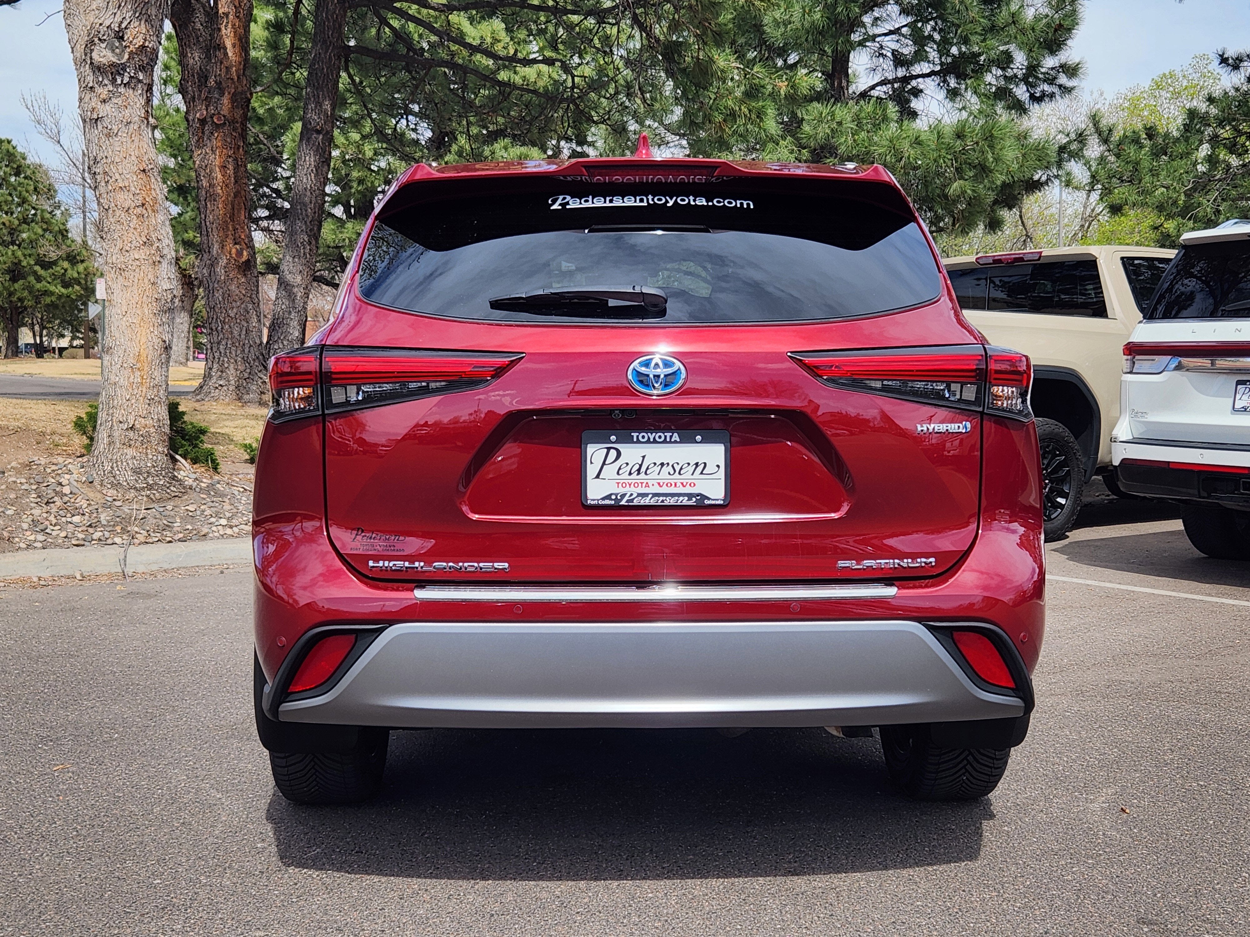 2022 Toyota Highlander Hybrid Platinum