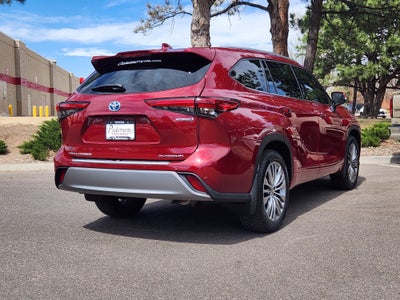 2022 Toyota Highlander Hybrid Platinum