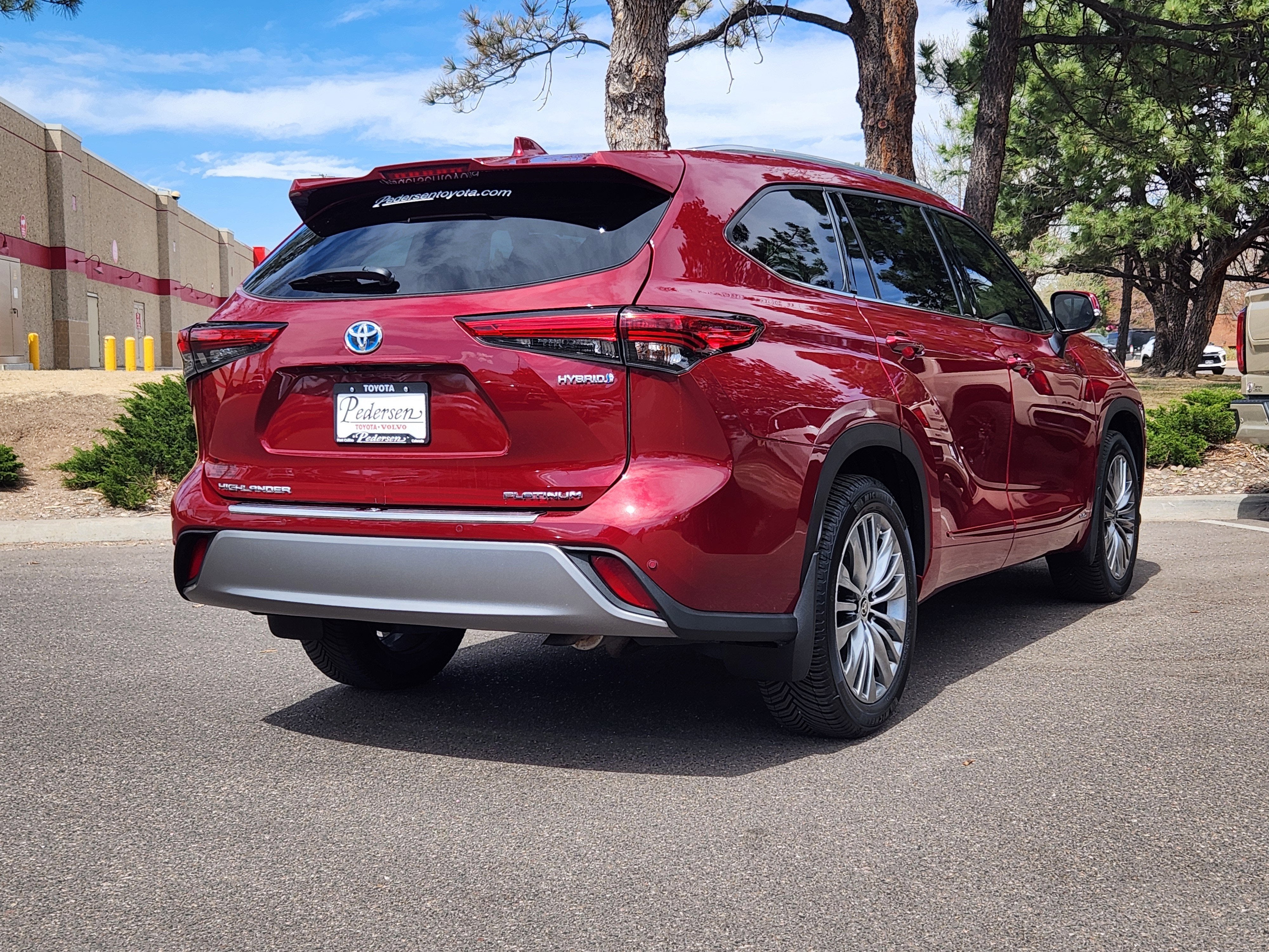 2022 Toyota Highlander Hybrid Platinum