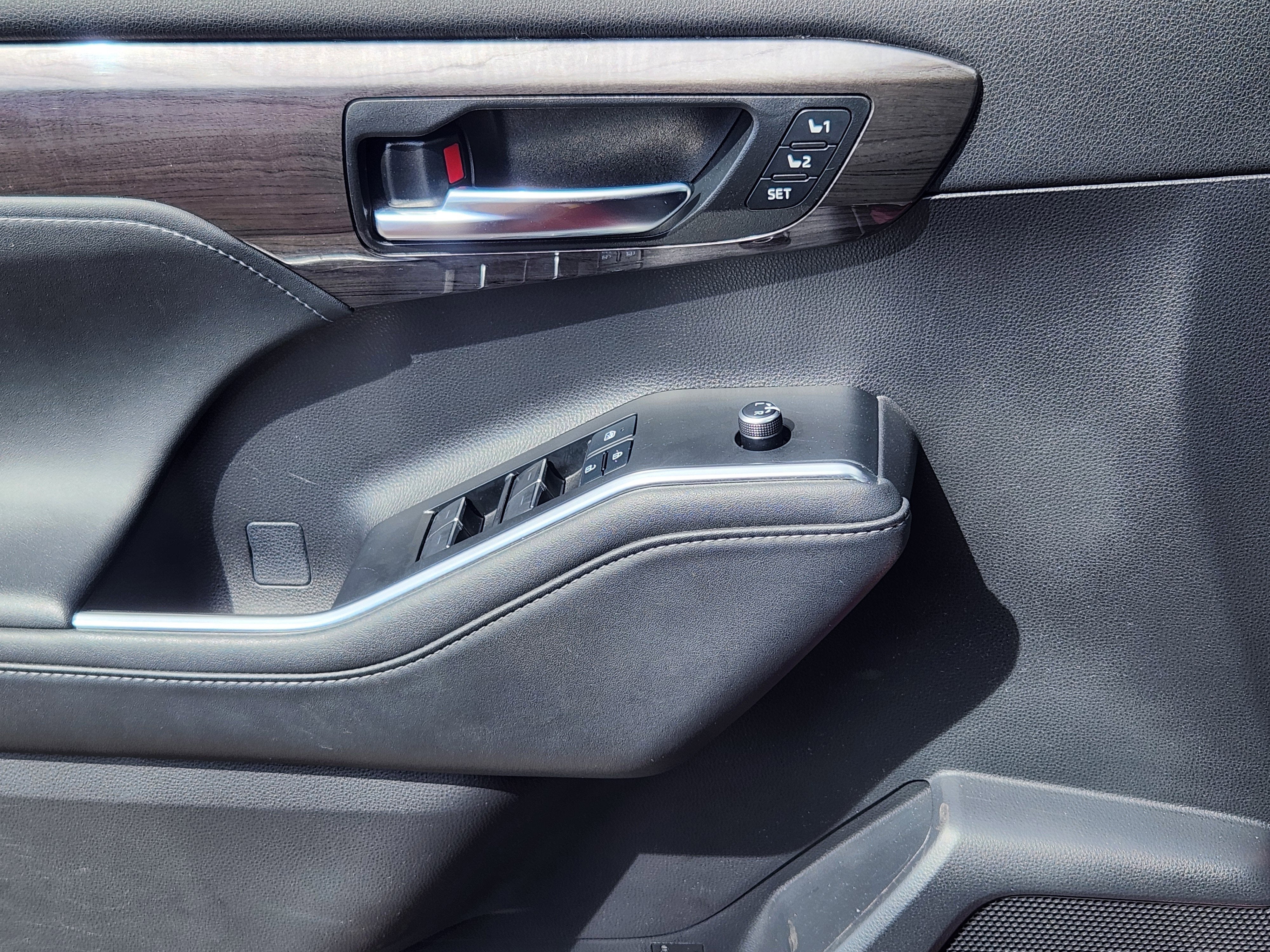 2022 Toyota Highlander Hybrid Platinum