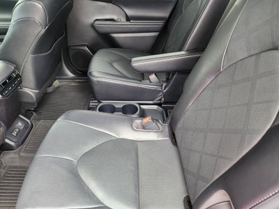 2022 Toyota Highlander Hybrid Platinum