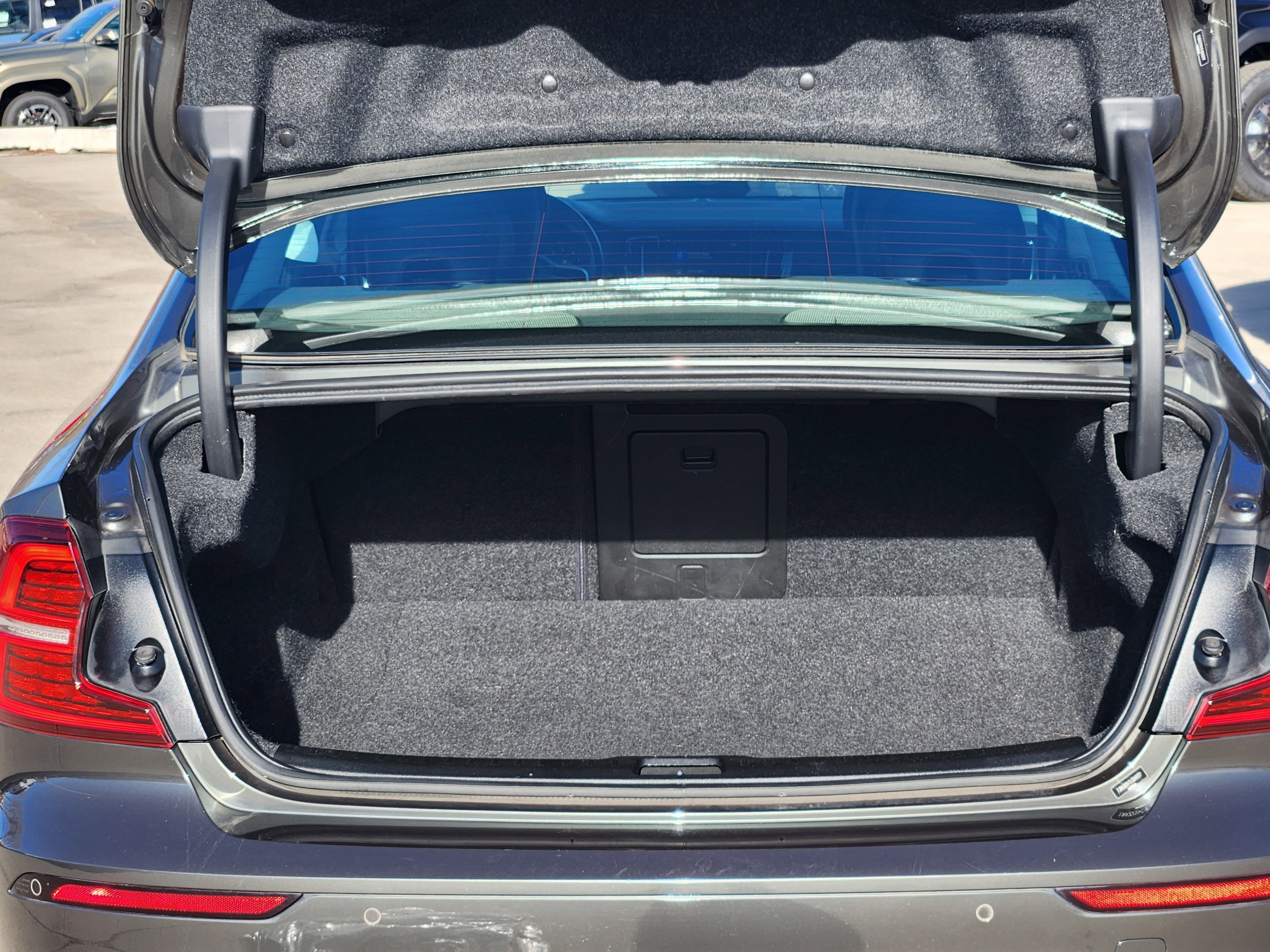 2020 Volvo S60 T6 Momentum