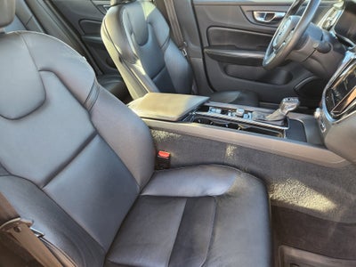2020 Volvo S60 T6 Momentum