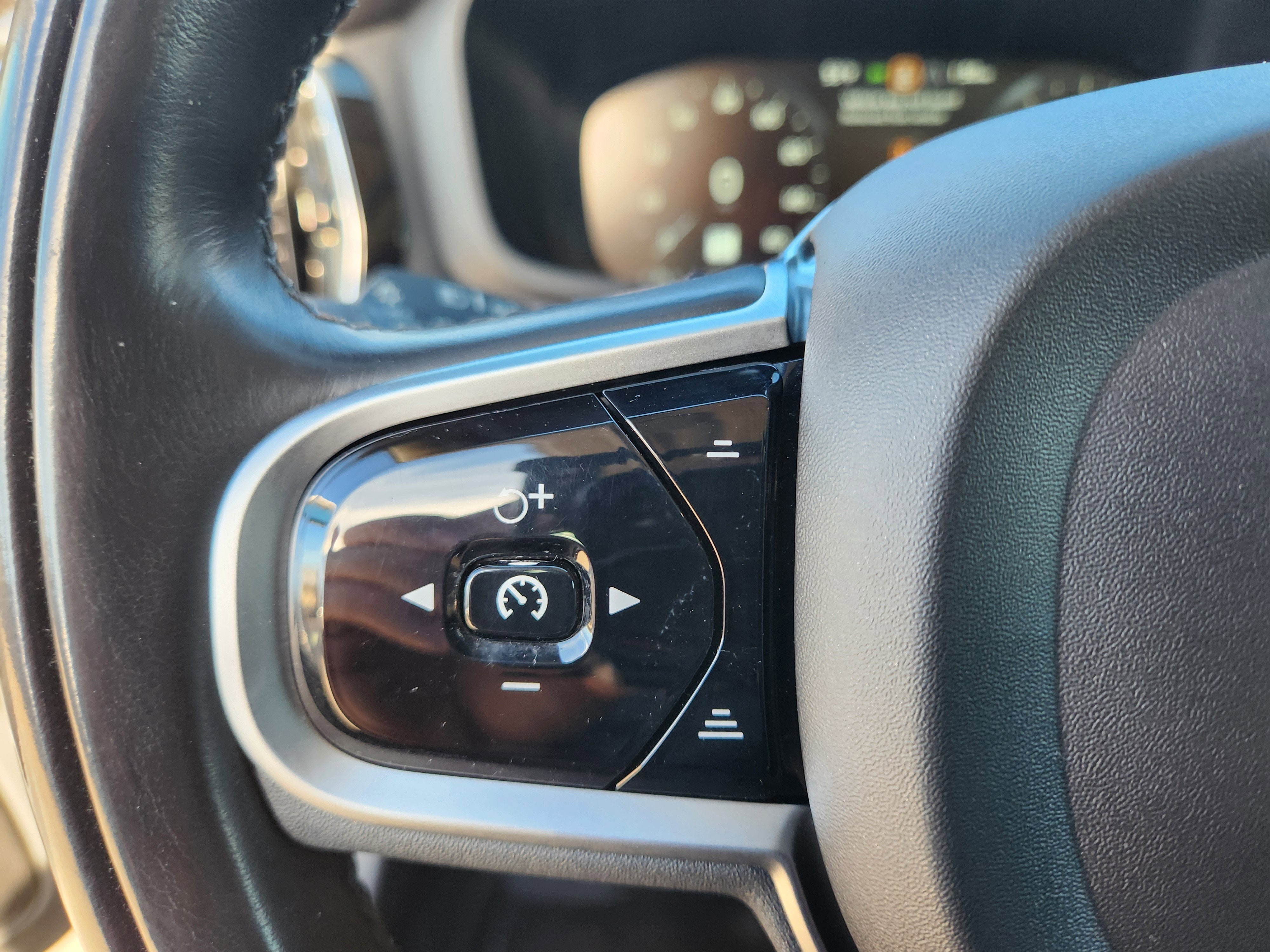 2020 Volvo S60 T6 Momentum