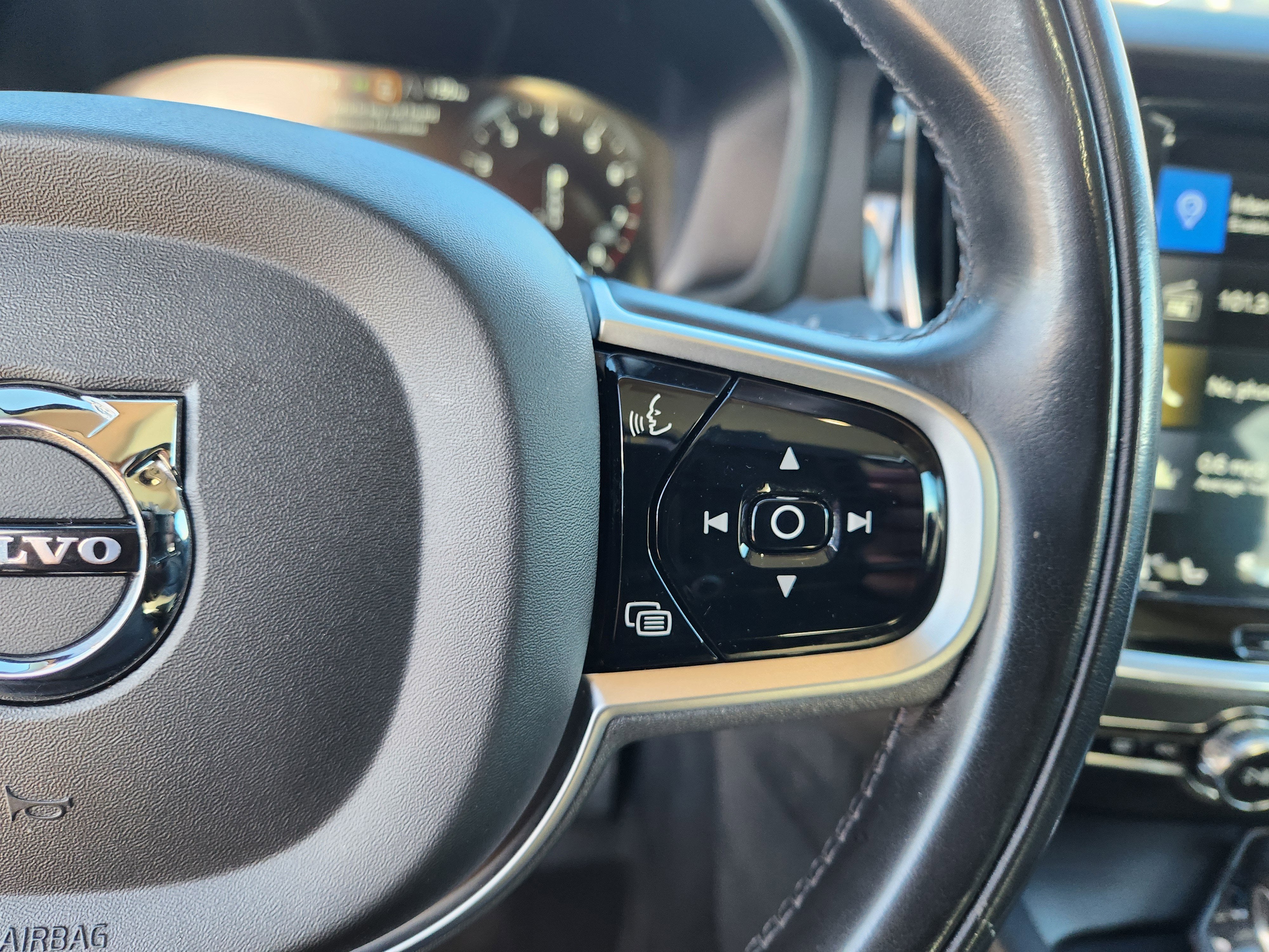 2020 Volvo S60 T6 Momentum