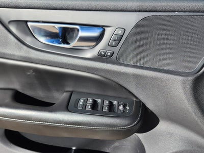 2020 Volvo S60 T6 Momentum