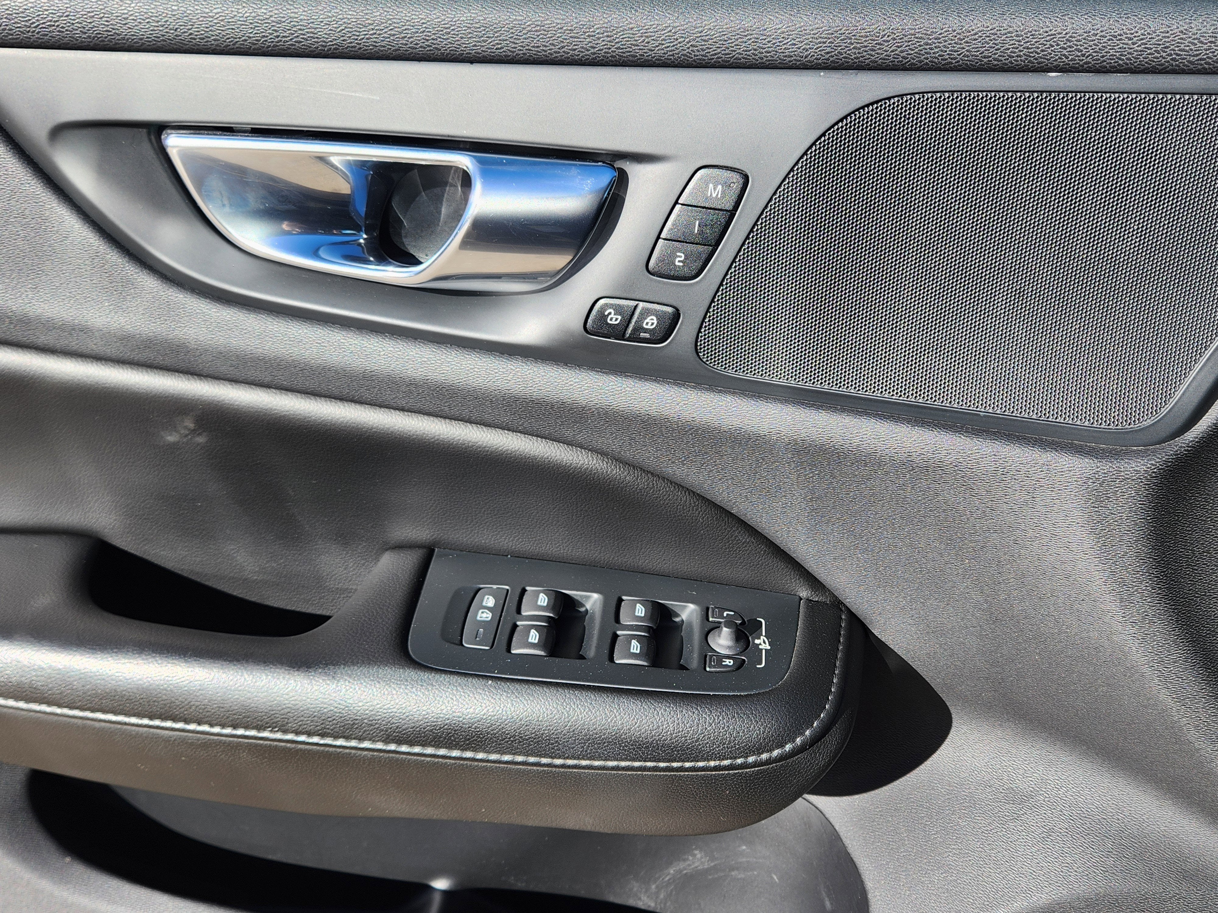 2020 Volvo S60 T6 Momentum