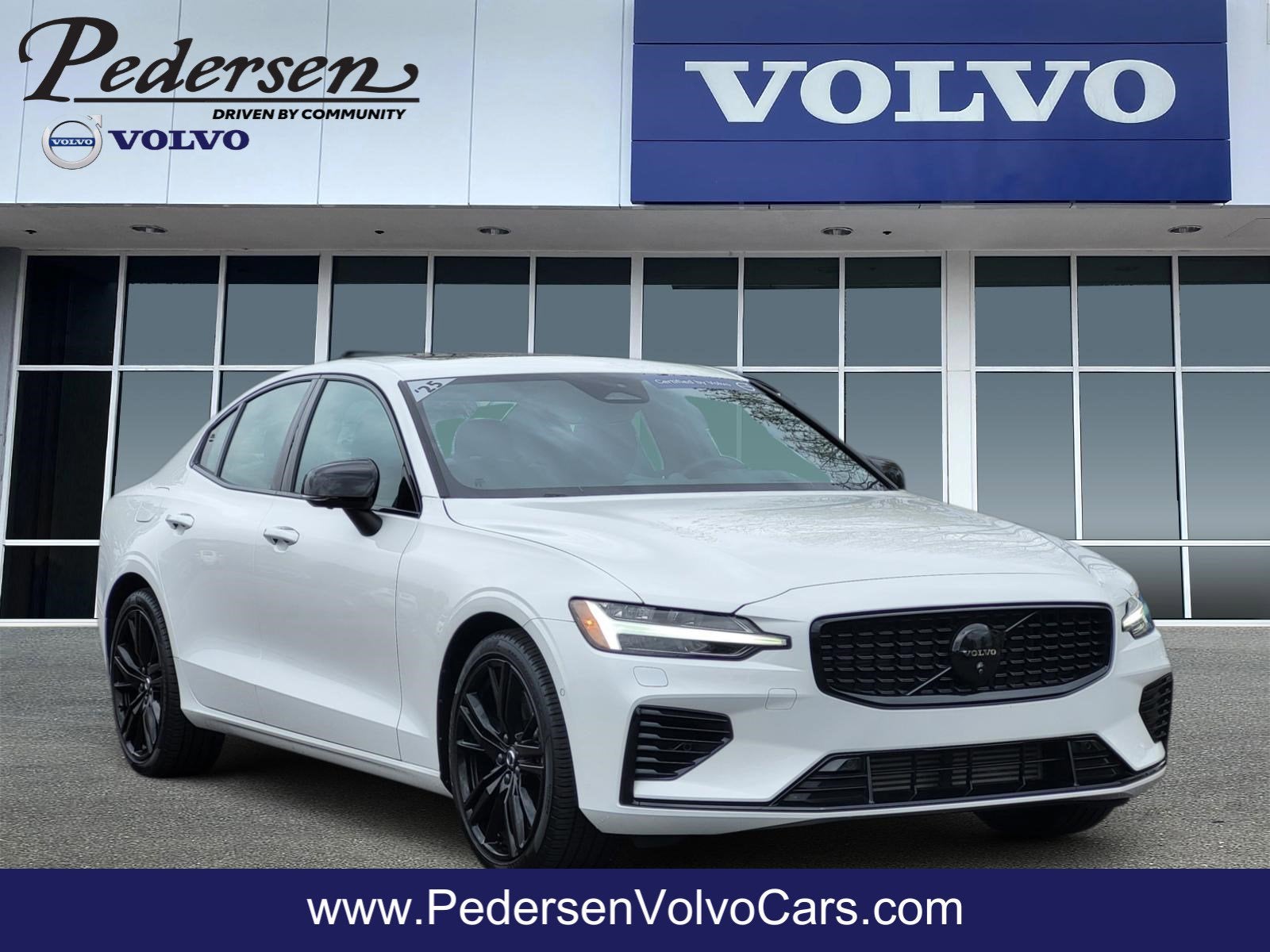 2025 Volvo S60 Plug-In Hybrid T8 Ultra Black Edition