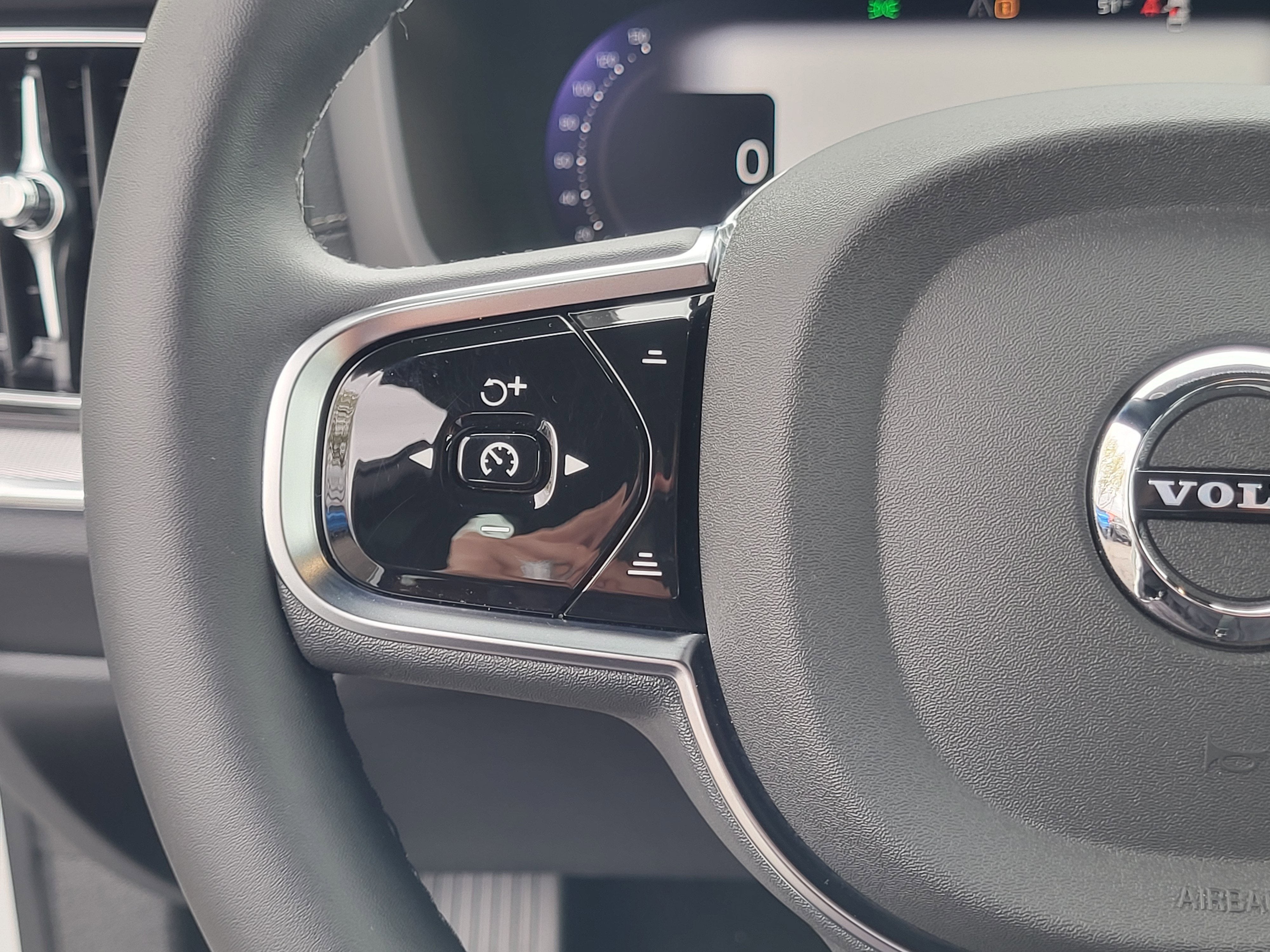 2025 Volvo S60 Plug-In Hybrid T8 Ultra Black Edition