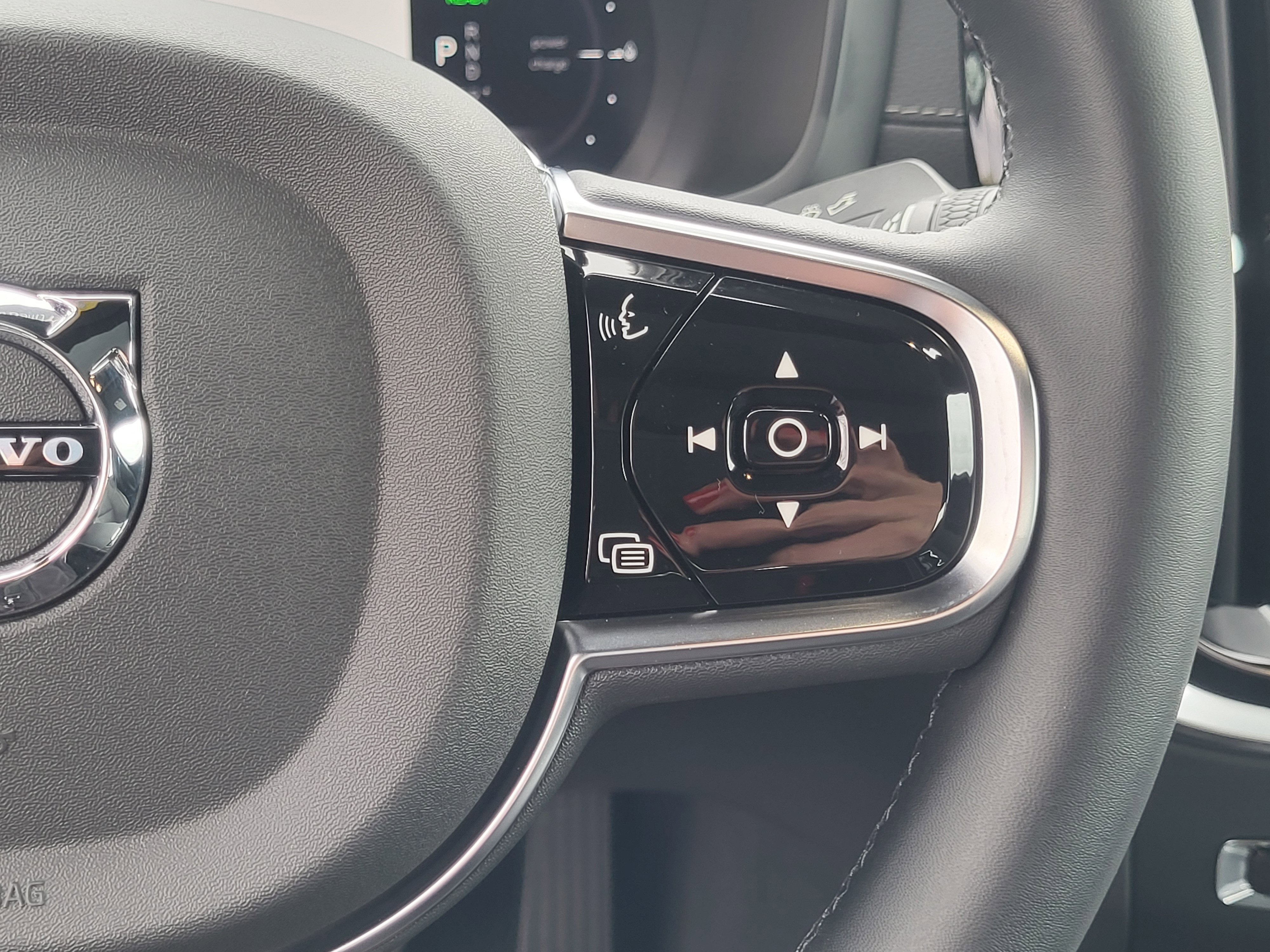 2025 Volvo S60 Plug-In Hybrid T8 Ultra Black Edition