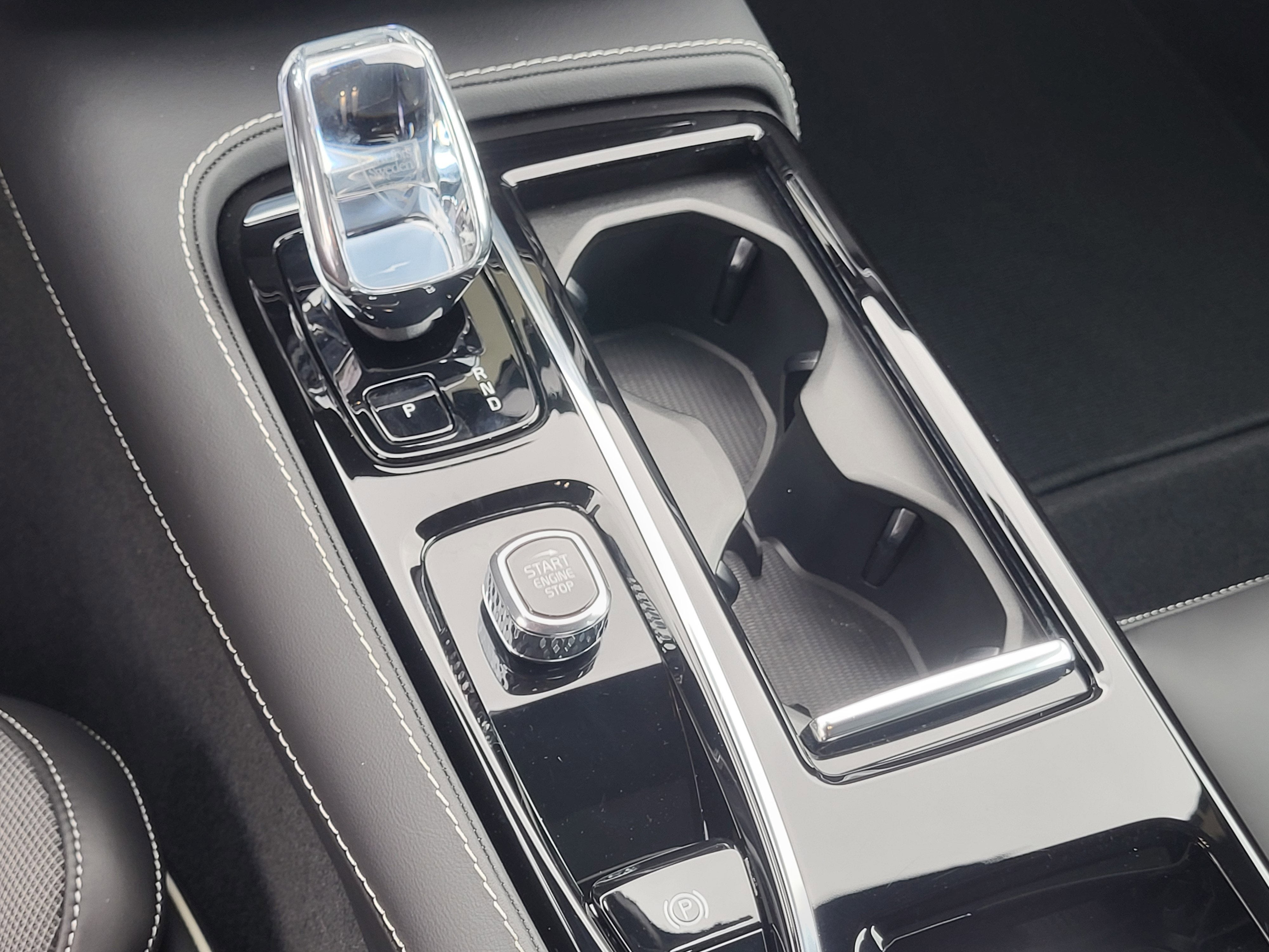 2025 Volvo S60 Plug-In Hybrid T8 Ultra Black Edition