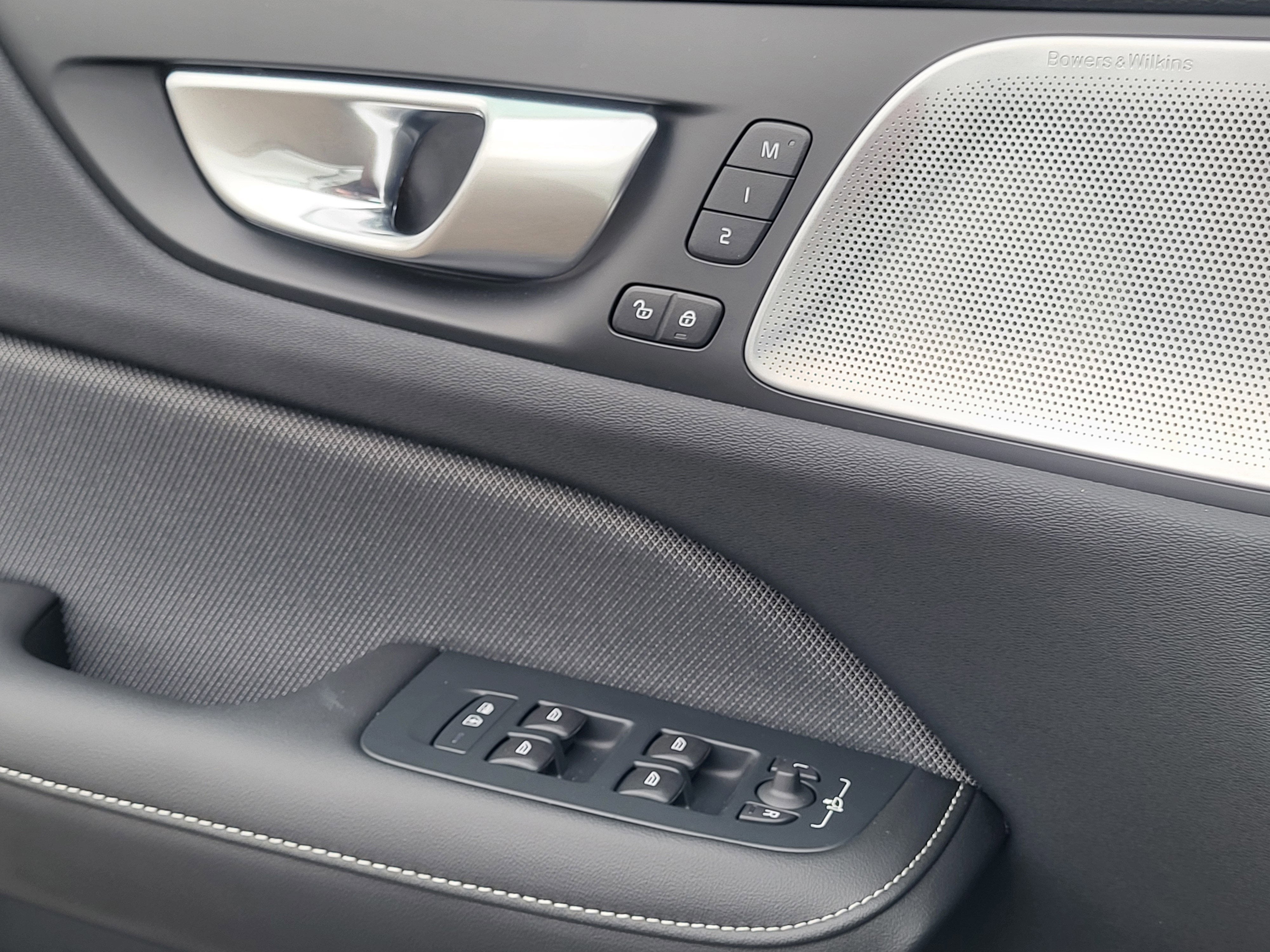 2025 Volvo S60 Plug-In Hybrid T8 Ultra Black Edition