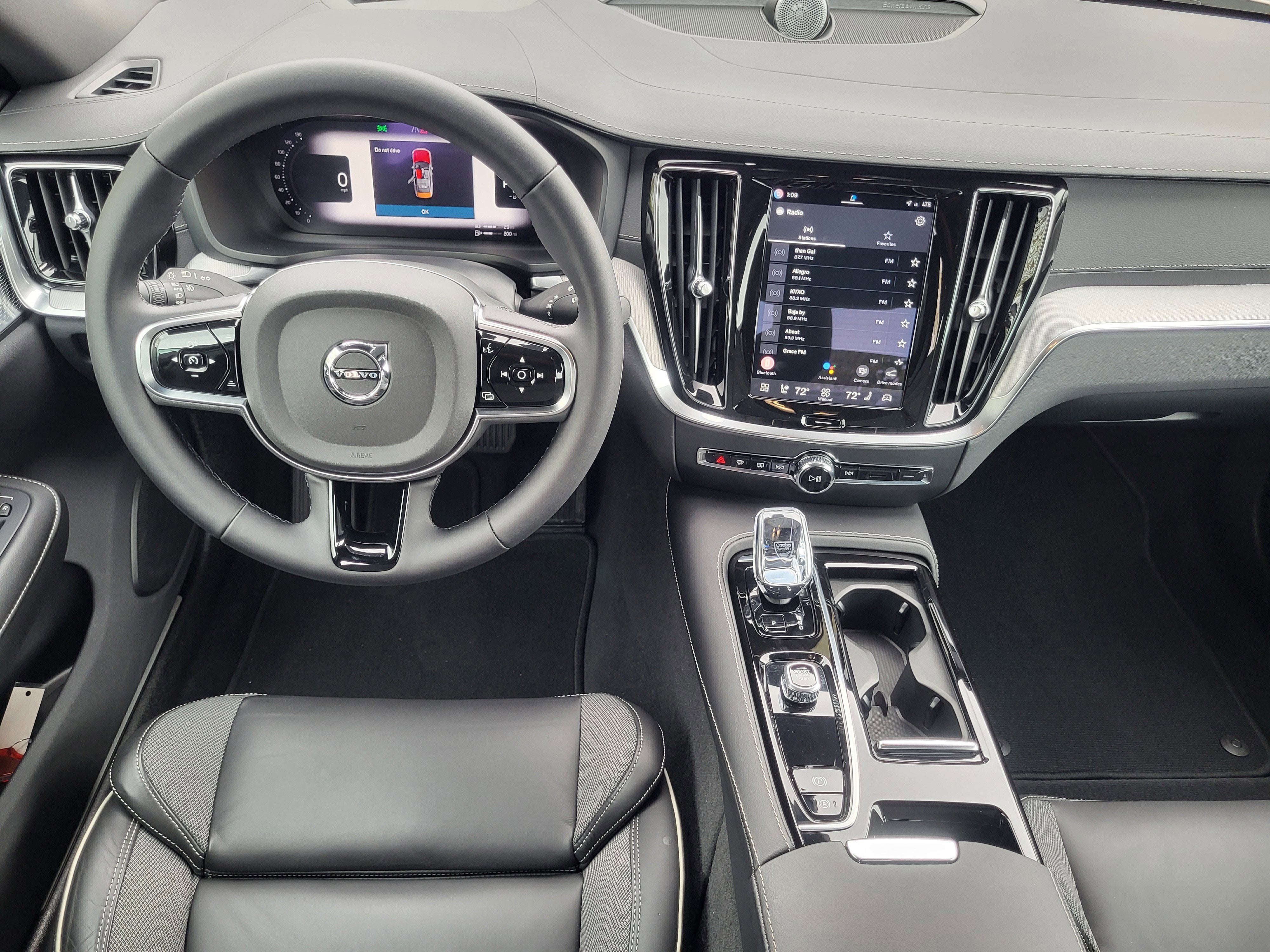 2025 Volvo S60 Plug-In Hybrid T8 Ultra Black Edition