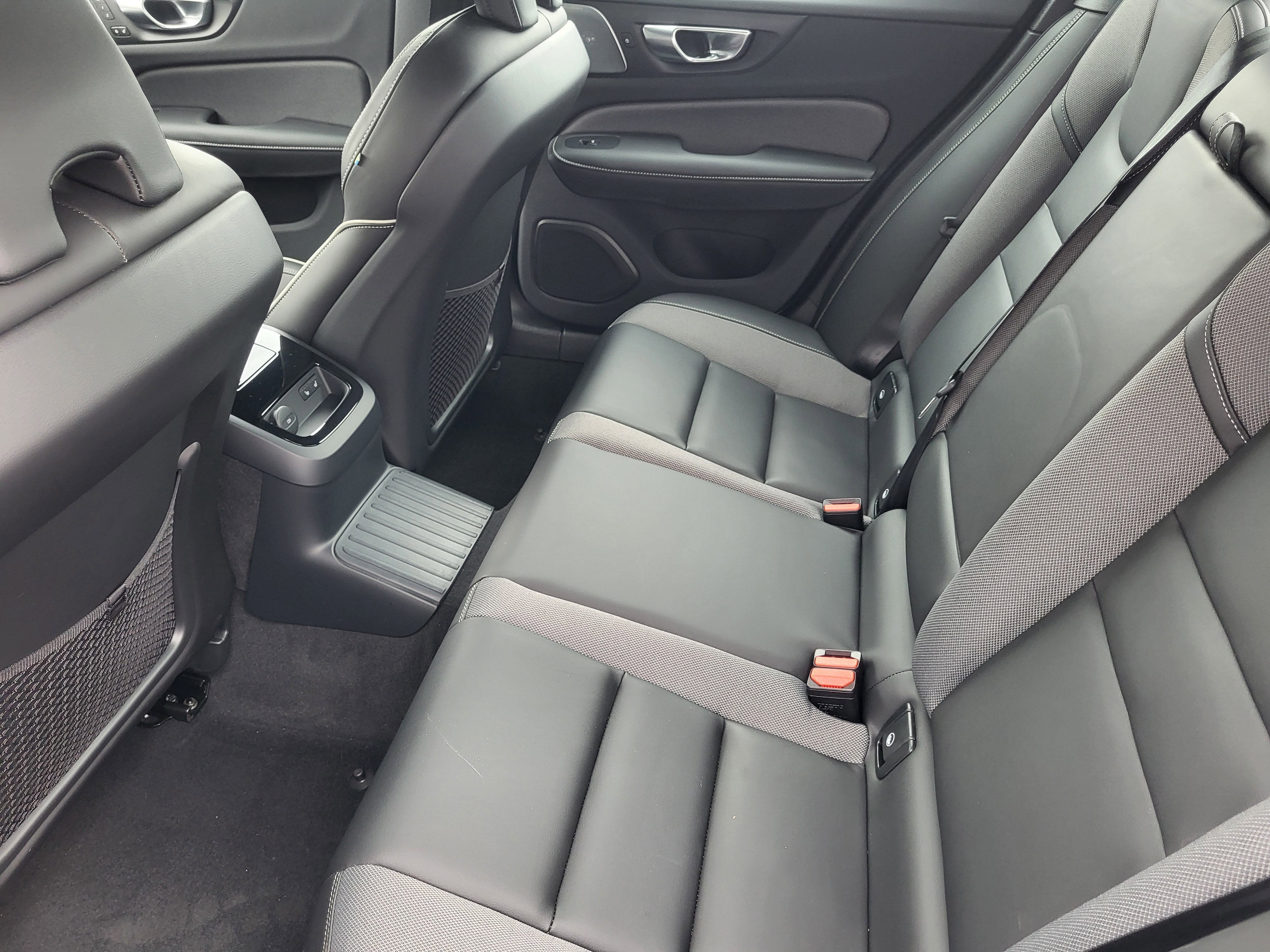 2025 Volvo S60 Plug-In Hybrid T8 Ultra Black Edition