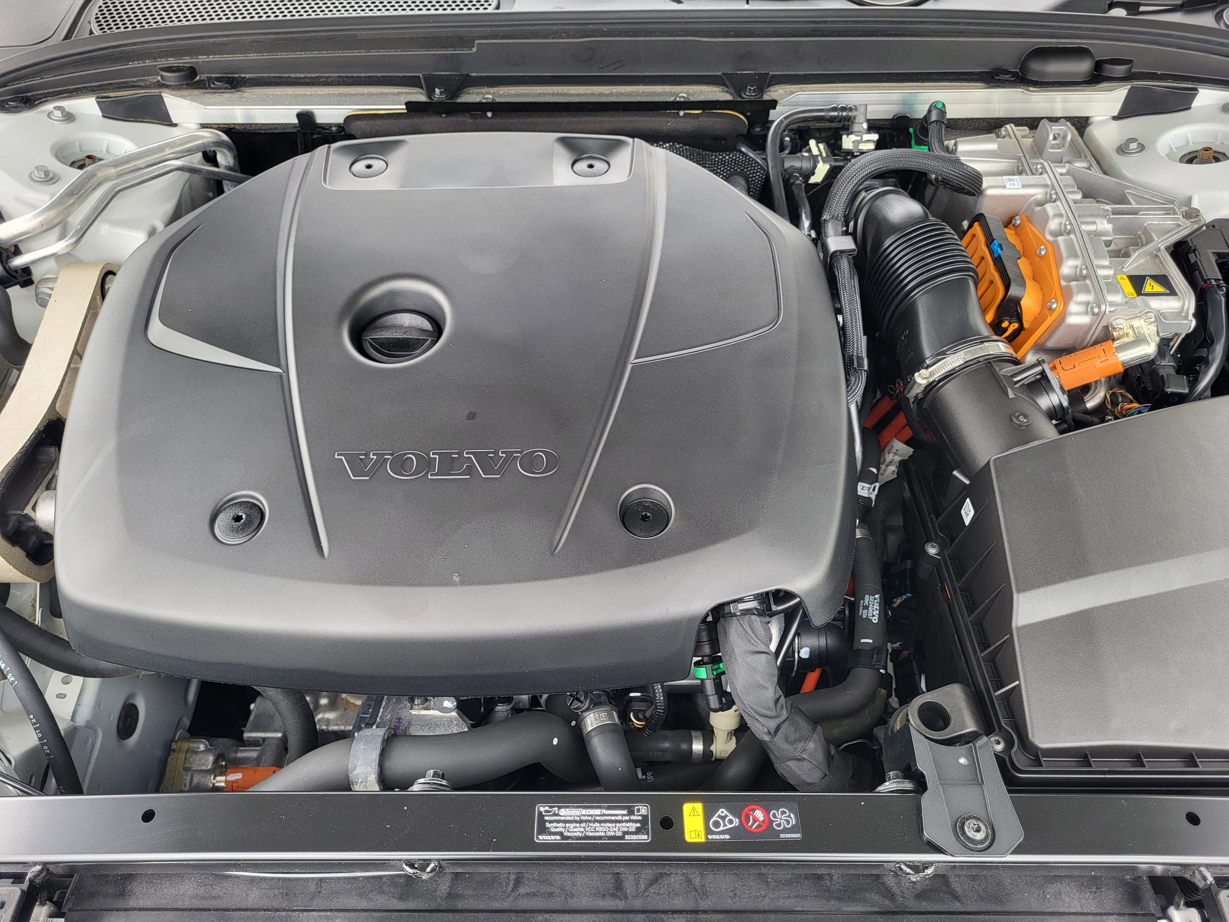 2025 Volvo S60 Plug-In Hybrid T8 Ultra Black Edition