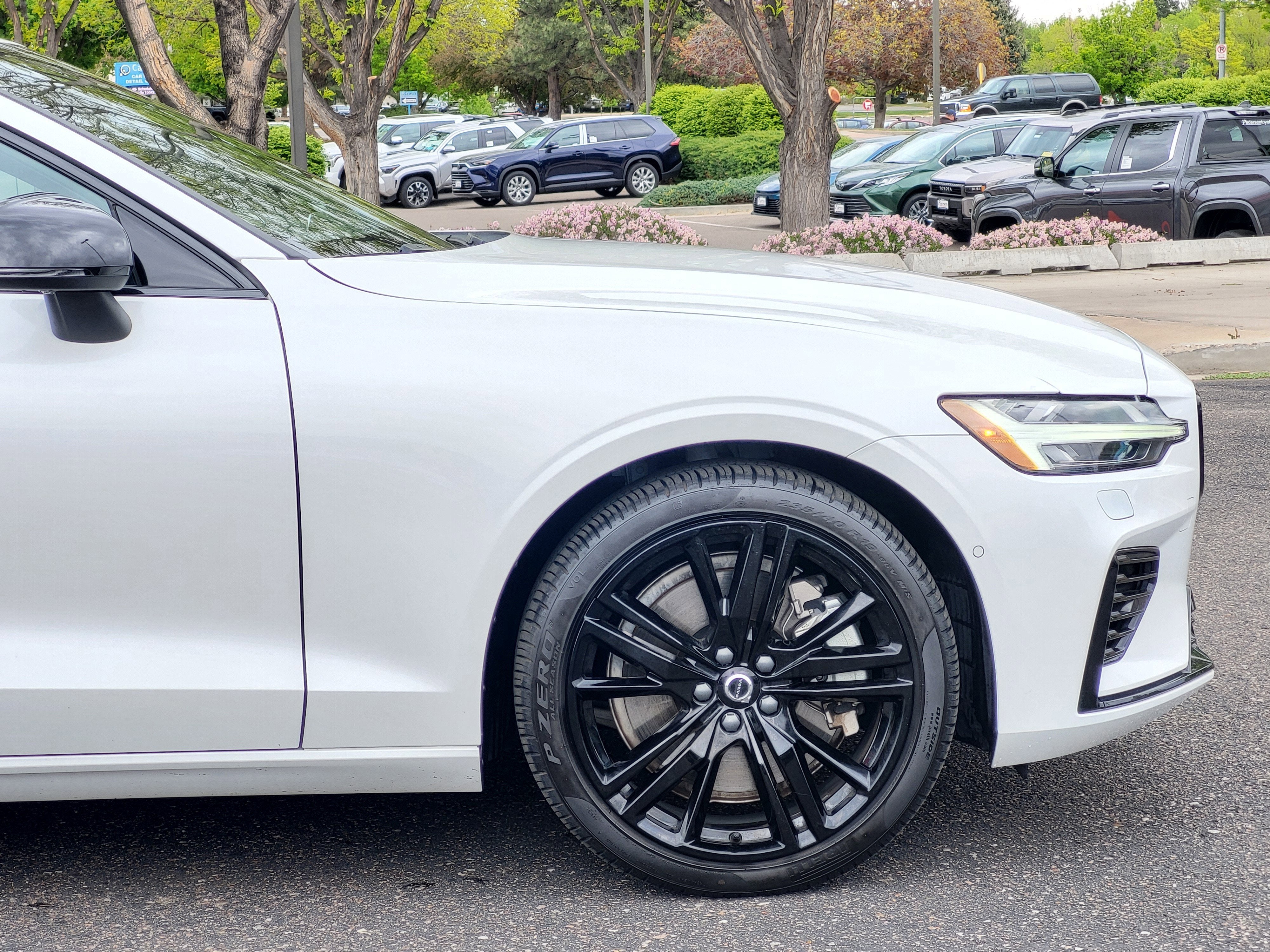 2025 Volvo S60 Plug-In Hybrid T8 Ultra Black Edition