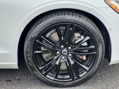 2025 Volvo S60 Plug-In Hybrid T8 Ultra Black Edition