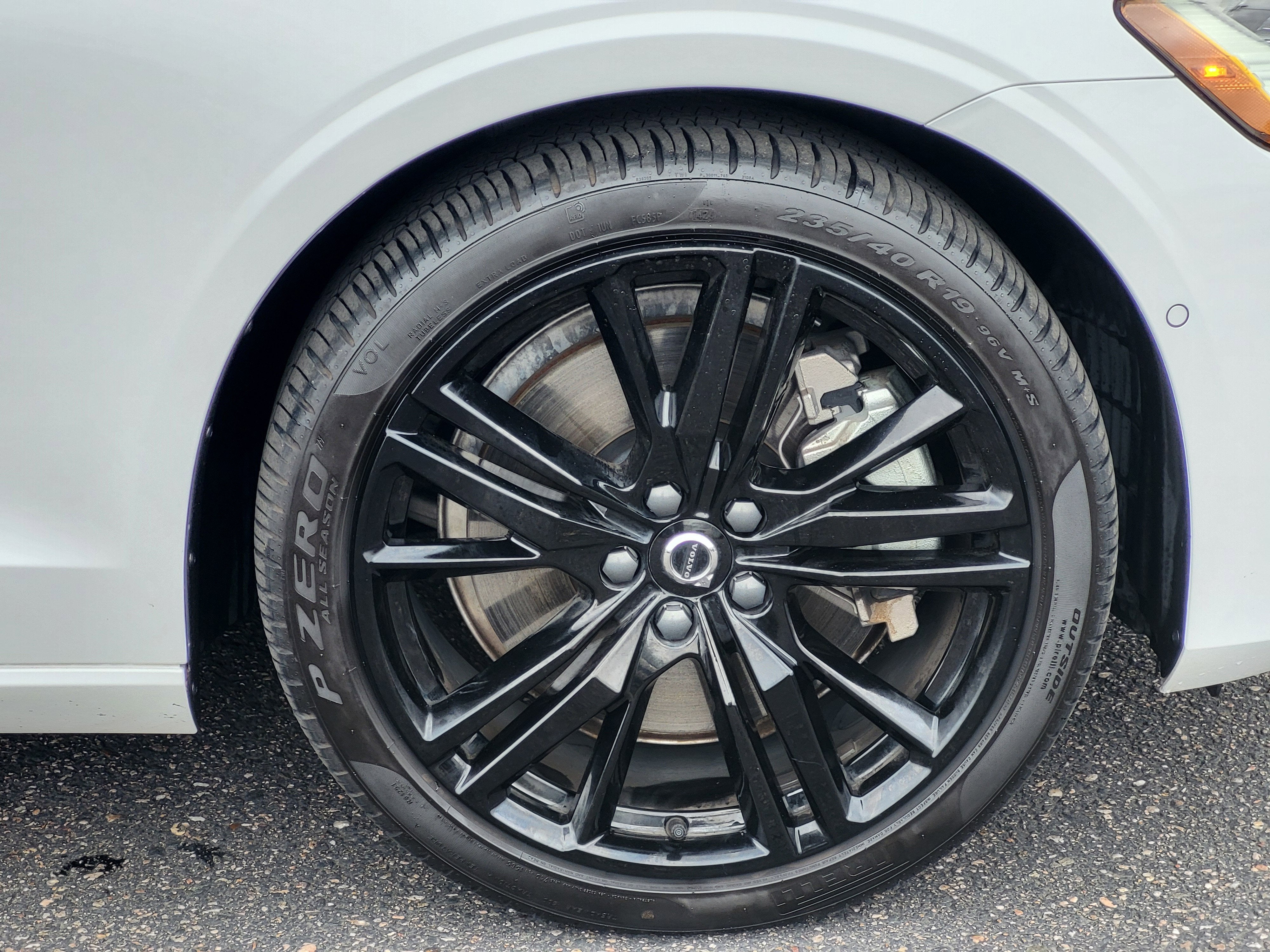 2025 Volvo S60 Plug-In Hybrid T8 Ultra Black Edition